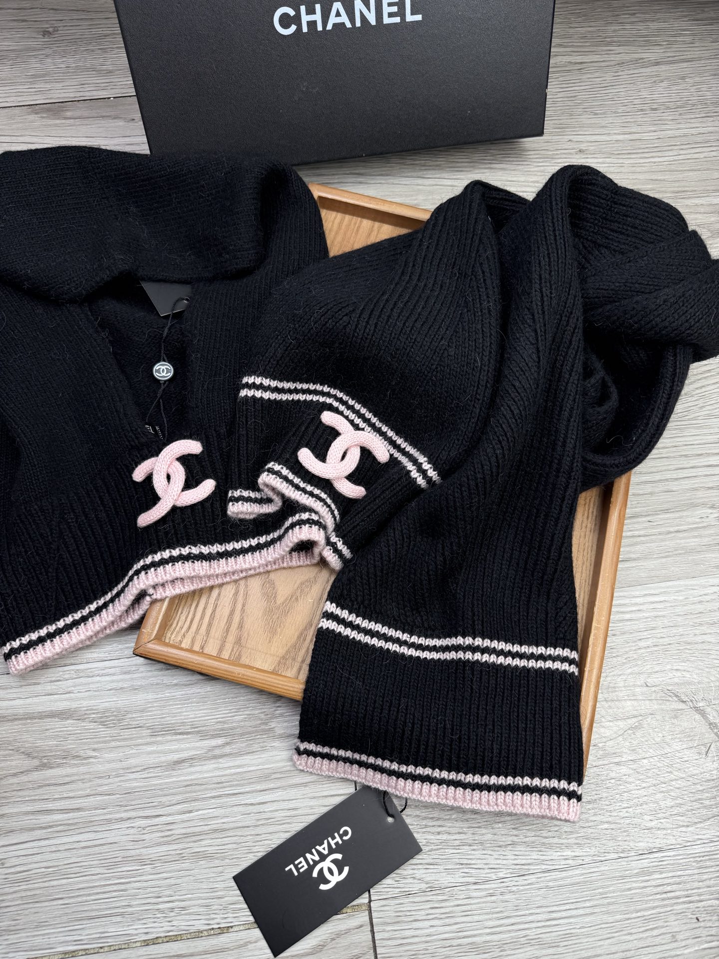 🌹。C家。【两件套-羊毛套装帽子】经典套装帽子！帽子➕围巾！70%羊毛+30%兔毛。暖暖哒超级舒服～冬日小姐姐减龄神器哦