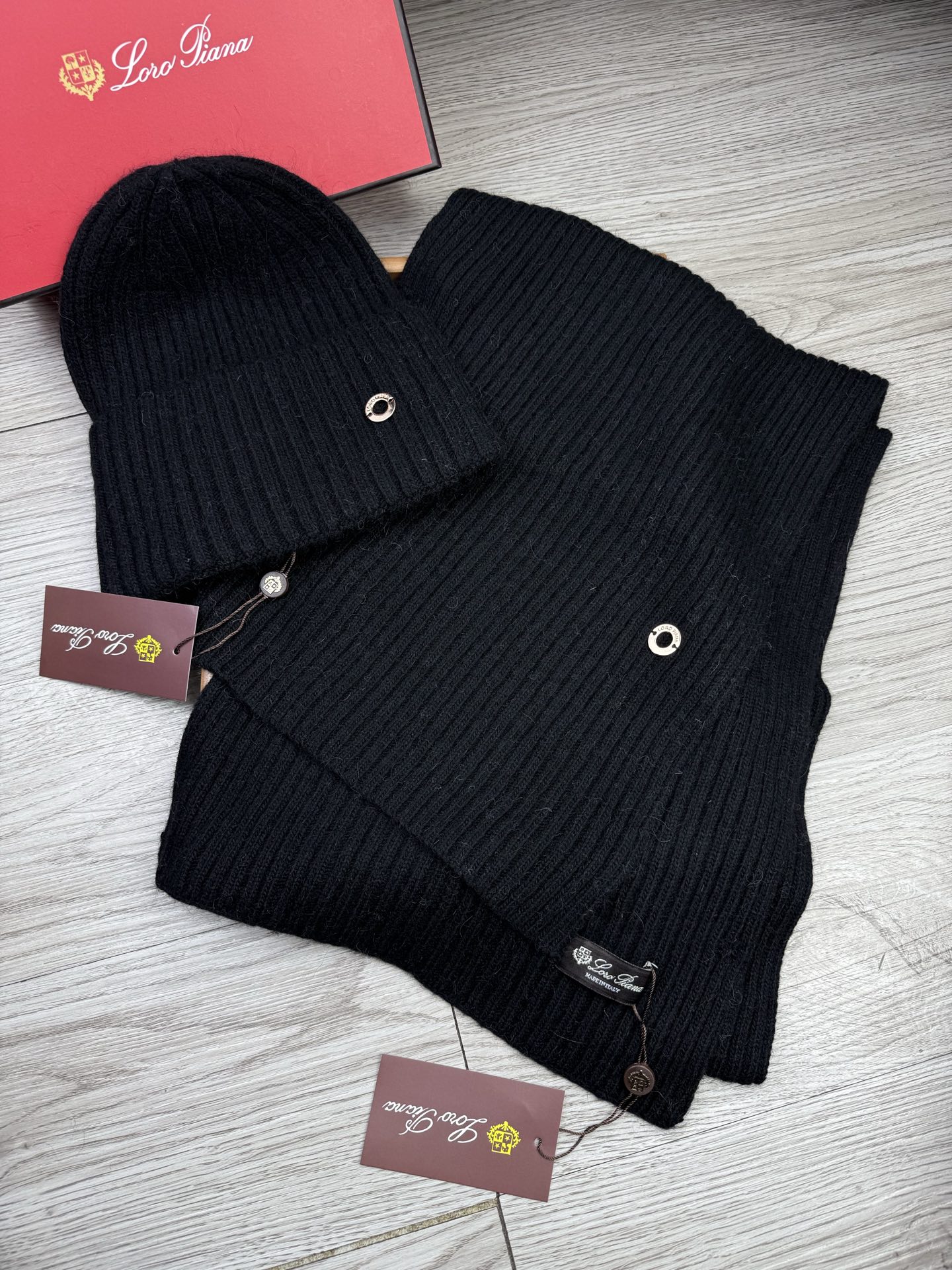 🌹。LP。【两件套-羊毛套装帽子】经典套装帽子！帽子➕围巾！70%羊毛+30%兔毛。暖暖哒超级舒服～冬日小姐姐减龄神器哦