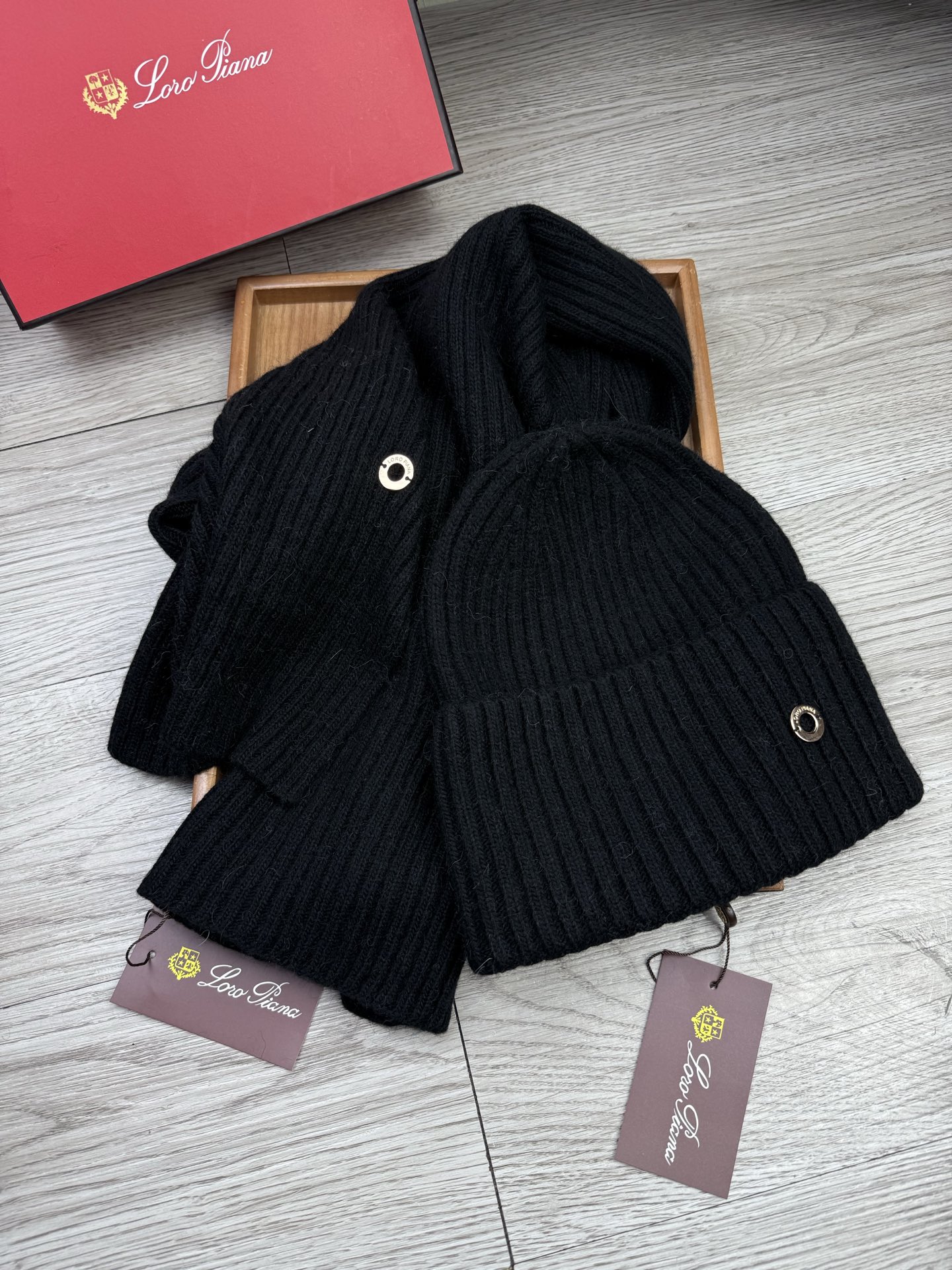 🌹。LP。【两件套-羊毛套装帽子】经典套装帽子！帽子➕围巾！70%羊毛+30%兔毛。暖暖哒超级舒服～冬日小姐姐减龄神器哦