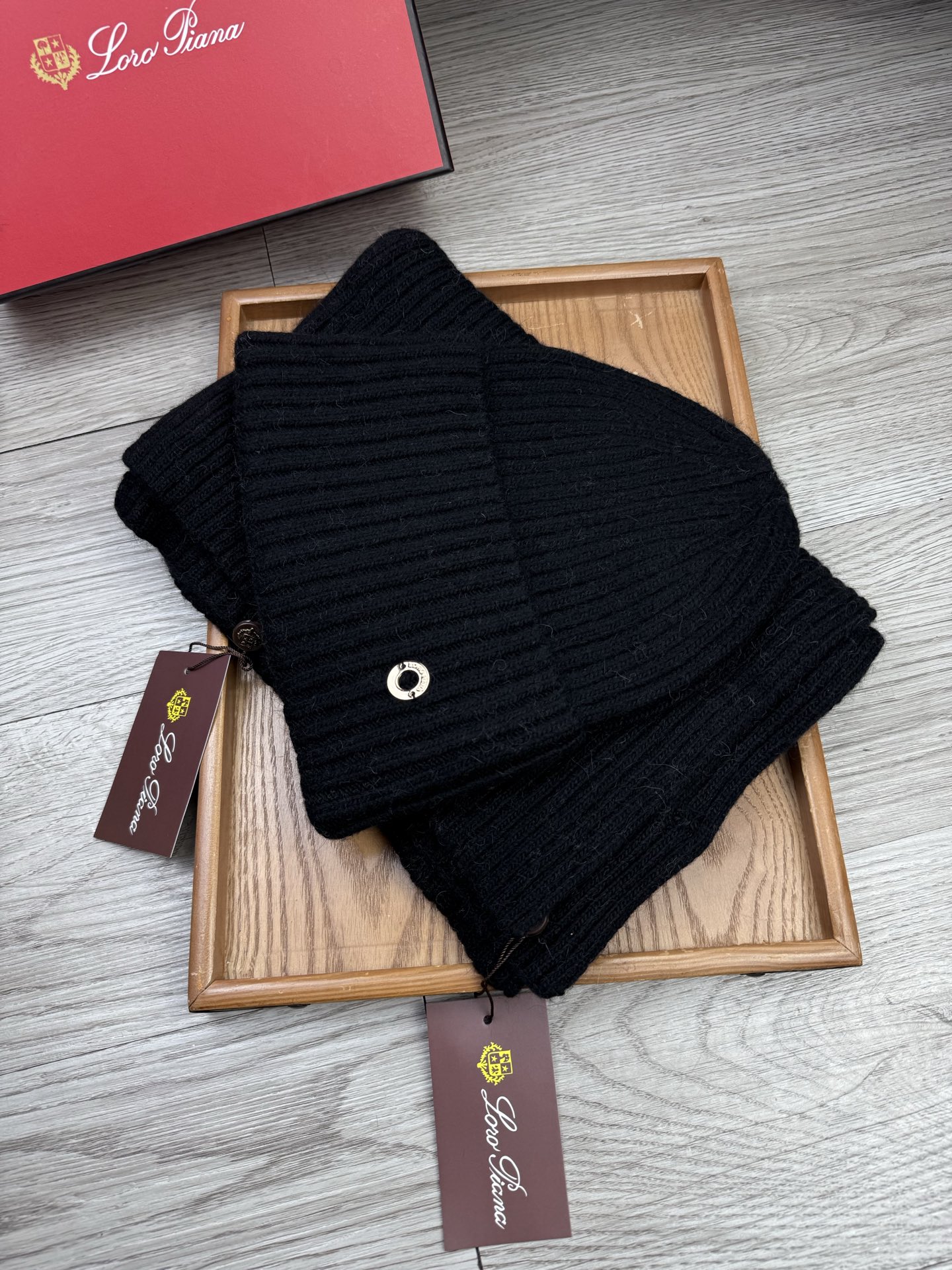 🌹。LP。【两件套-羊毛套装帽子】经典套装帽子！帽子➕围巾！70%羊毛+30%兔毛。暖暖哒超级舒服～冬日小姐姐减龄神器哦