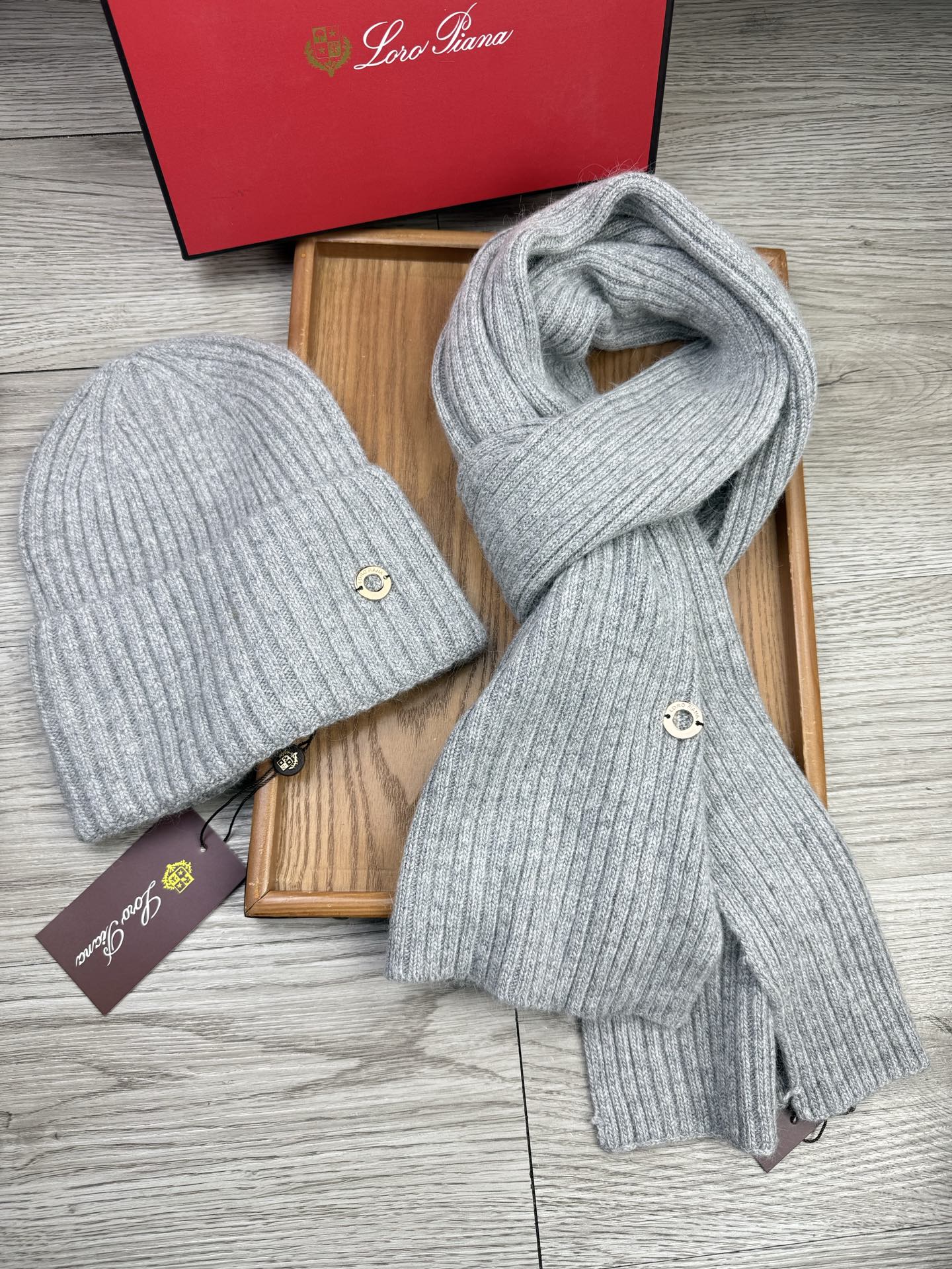 🌹。LP。【两件套-羊毛套装帽子】经典套装帽子！帽子➕围巾！70%羊毛+30%兔毛。暖暖哒超级舒服～冬日小姐姐减龄神器哦