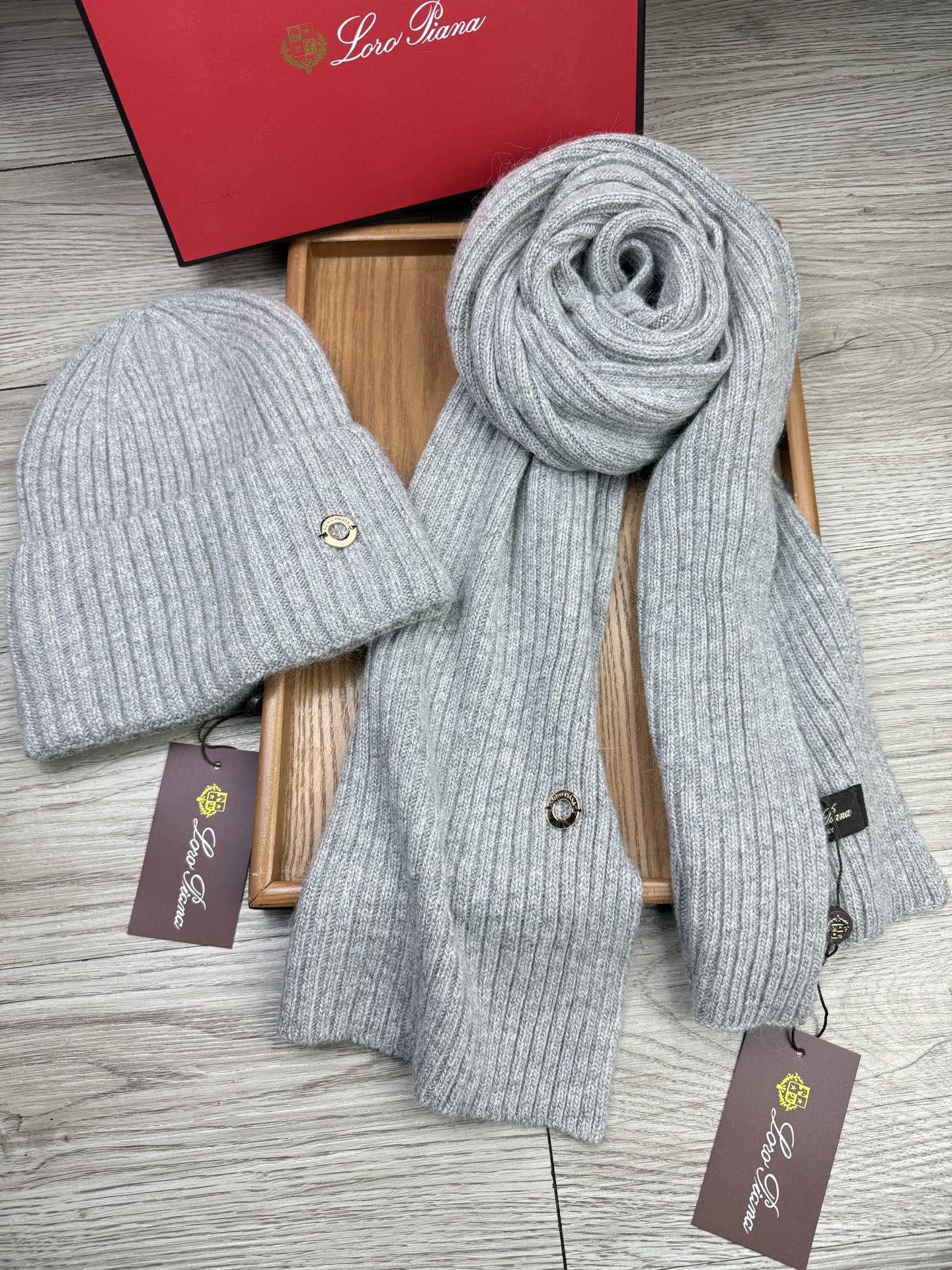 🌹。LP。【两件套-羊毛套装帽子】经典套装帽子！帽子➕围巾！70%羊毛+30%兔毛。暖暖哒超级舒服～冬日小姐姐减龄神器哦