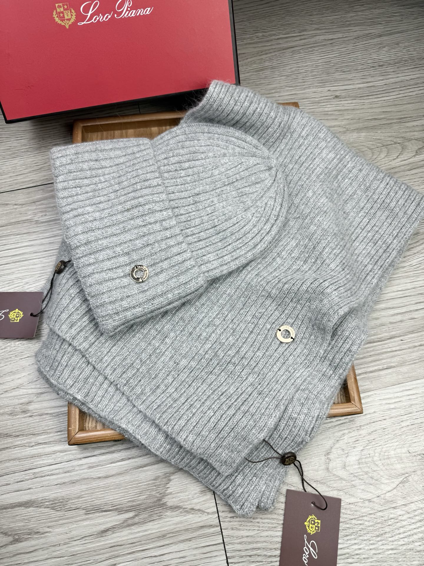 🌹。LP。【两件套-羊毛套装帽子】经典套装帽子！帽子➕围巾！70%羊毛+30%兔毛。暖暖哒超级舒服～冬日小姐姐减龄神器哦