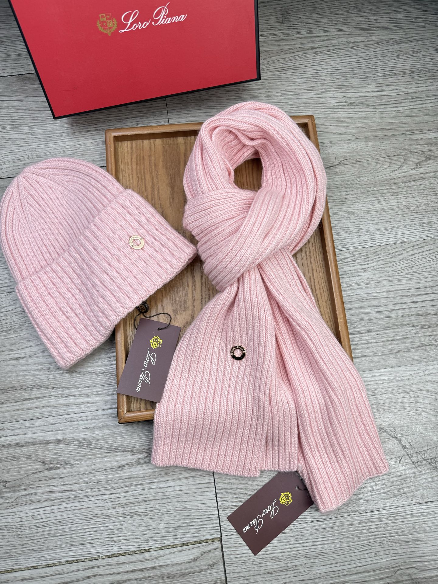 🌹。LP。【两件套-羊毛套装帽子】经典套装帽子！帽子➕围巾！70%羊毛+30%兔毛。暖暖哒超级舒服～冬日小姐姐减龄神器哦