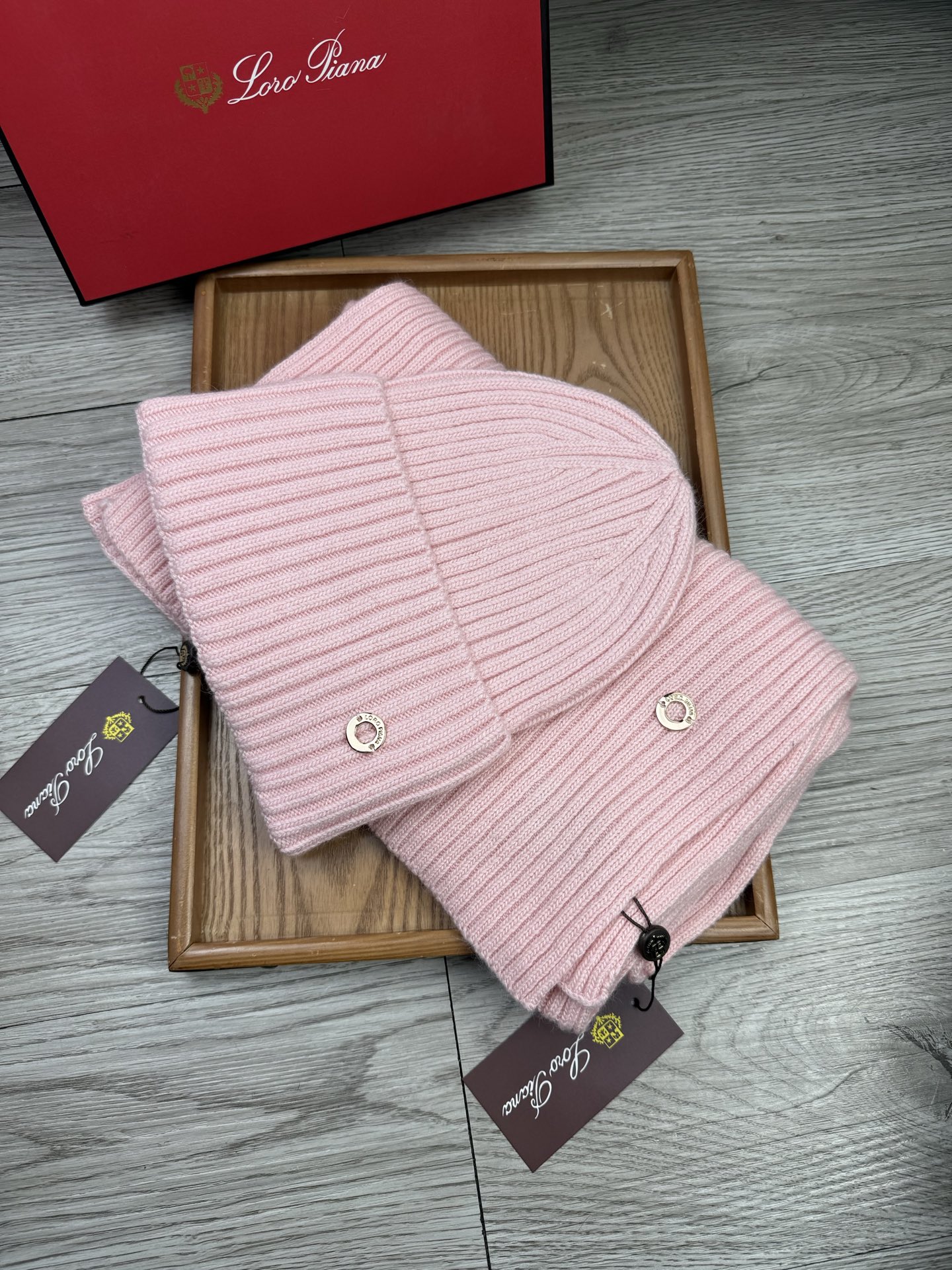 🌹。LP。【两件套-羊毛套装帽子】经典套装帽子！帽子➕围巾！70%羊毛+30%兔毛。暖暖哒超级舒服～冬日小姐姐减龄神器哦