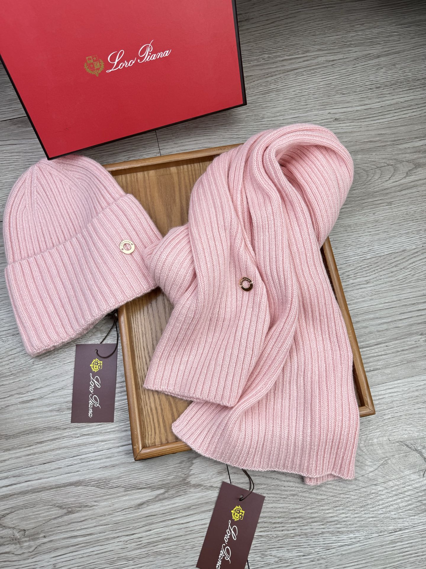 🌹。LP。【两件套-羊毛套装帽子】经典套装帽子！帽子➕围巾！70%羊毛+30%兔毛。暖暖哒超级舒服～冬日小姐姐减龄神器哦
