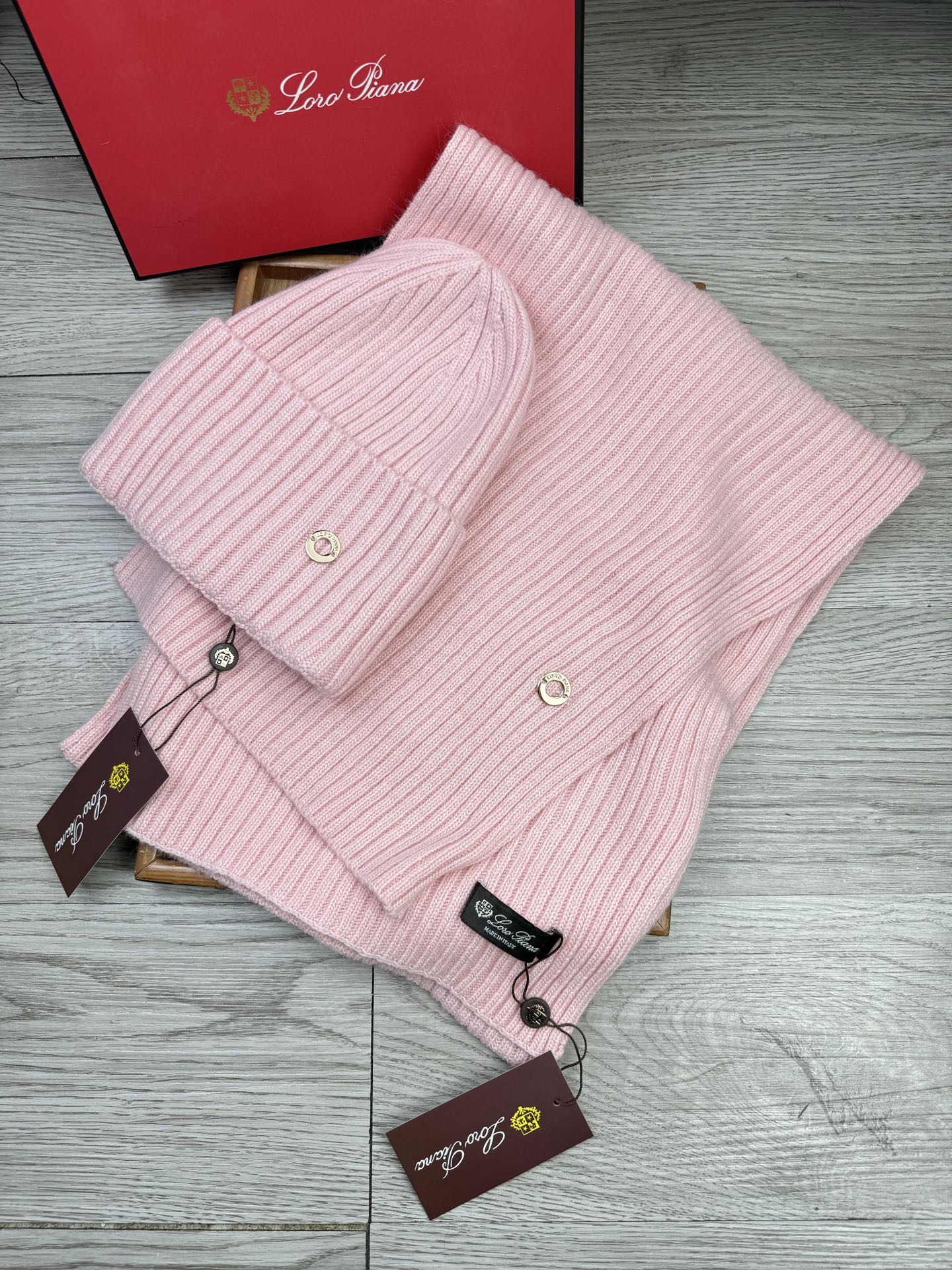 🌹。LP。【两件套-羊毛套装帽子】经典套装帽子！帽子➕围巾！70%羊毛+30%兔毛。暖暖哒超级舒服～冬日小姐姐减龄神器哦