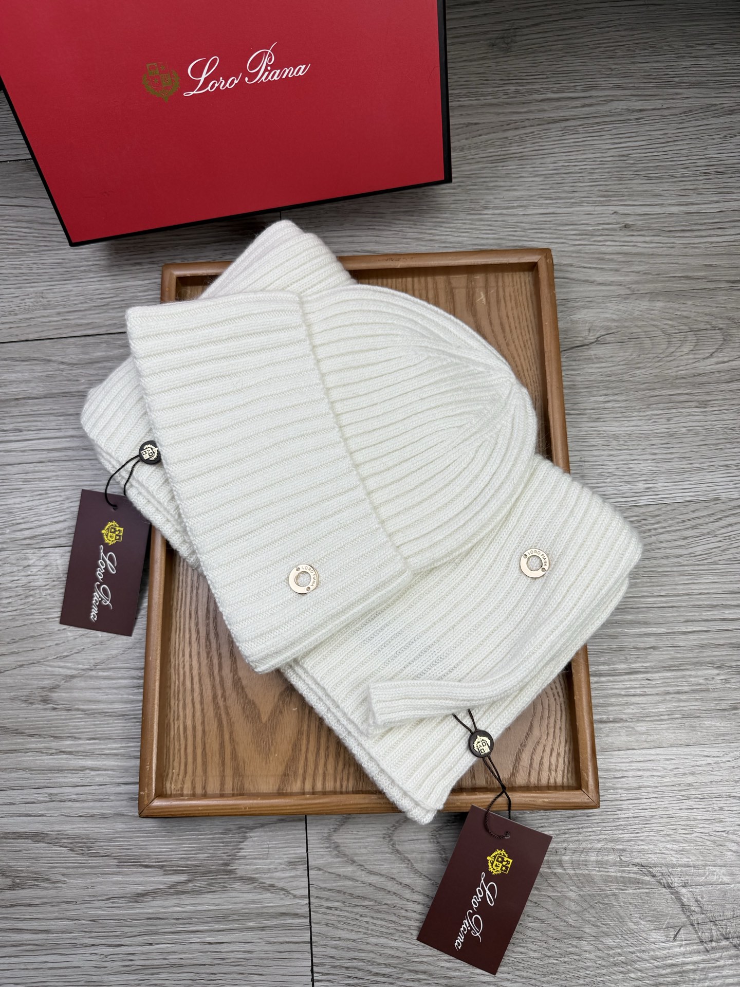 🌹。LP。【两件套-羊毛套装帽子】经典套装帽子！帽子➕围巾！70%羊毛+30%兔毛。暖暖哒超级舒服～冬日小姐姐减龄神器哦
