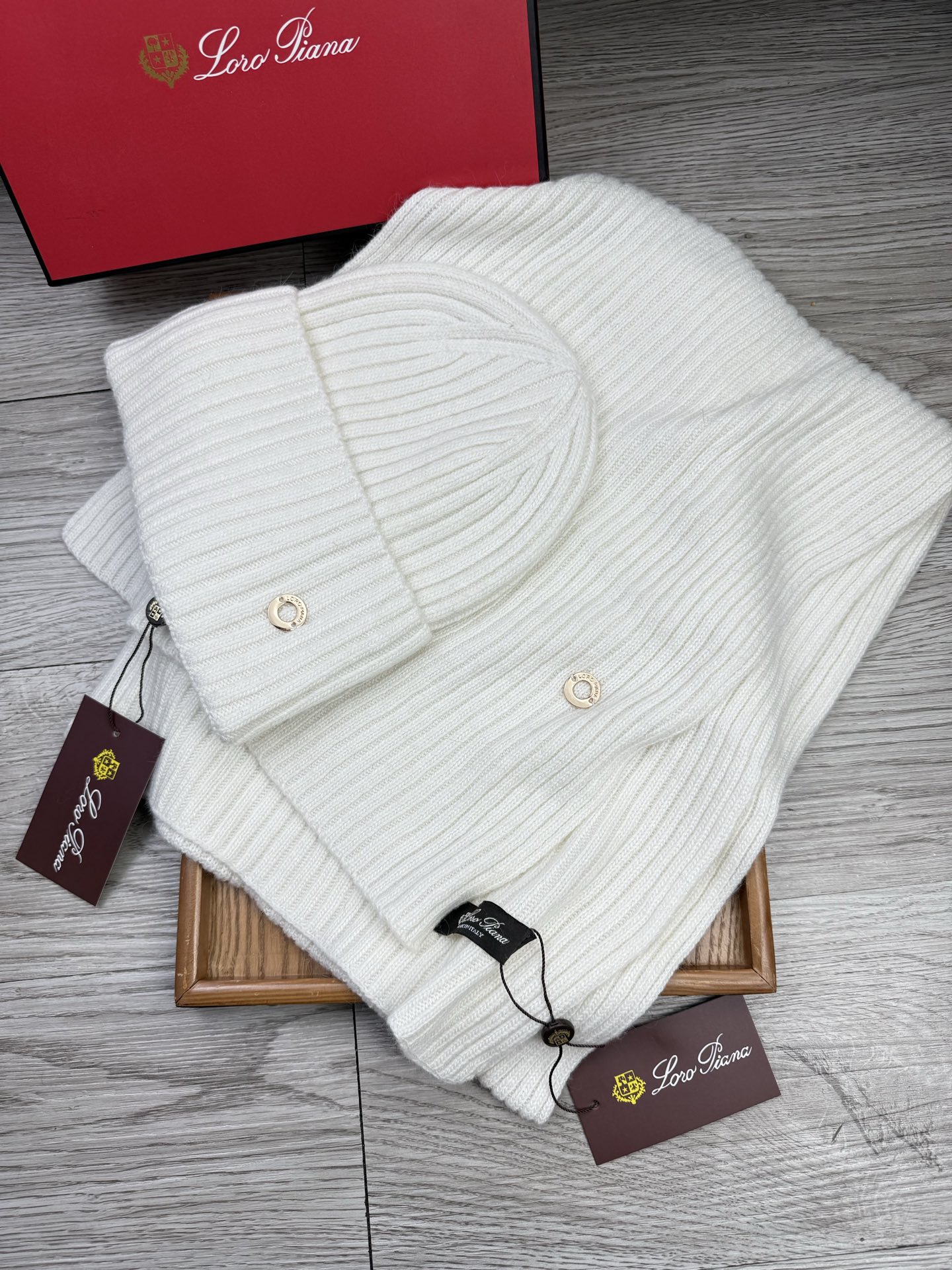 🌹。LP。【两件套-羊毛套装帽子】经典套装帽子！帽子➕围巾！70%羊毛+30%兔毛。暖暖哒超级舒服～冬日小姐姐减龄神器哦