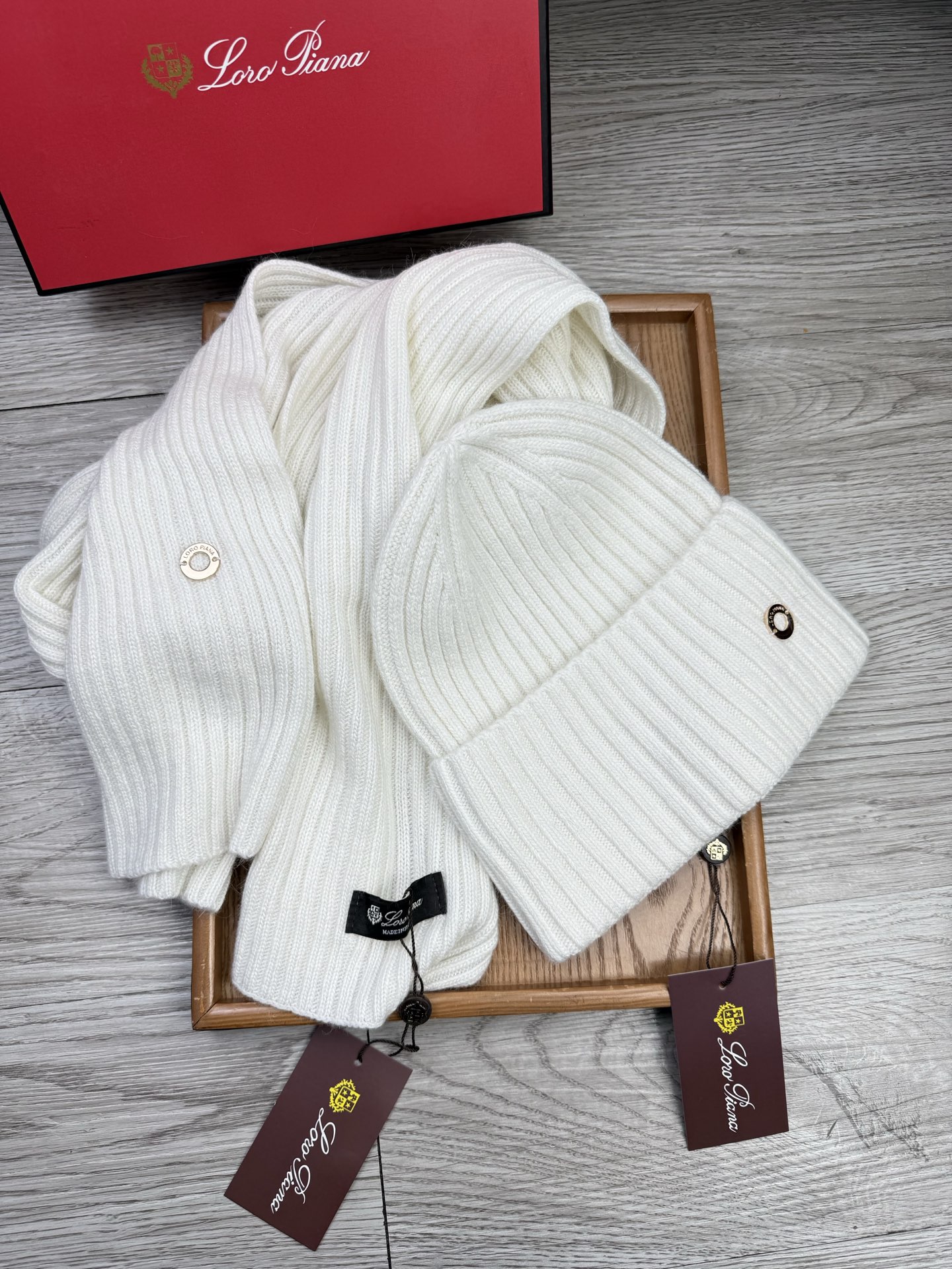 🌹。LP。【两件套-羊毛套装帽子】经典套装帽子！帽子➕围巾！70%羊毛+30%兔毛。暖暖哒超级舒服～冬日小姐姐减龄神器哦