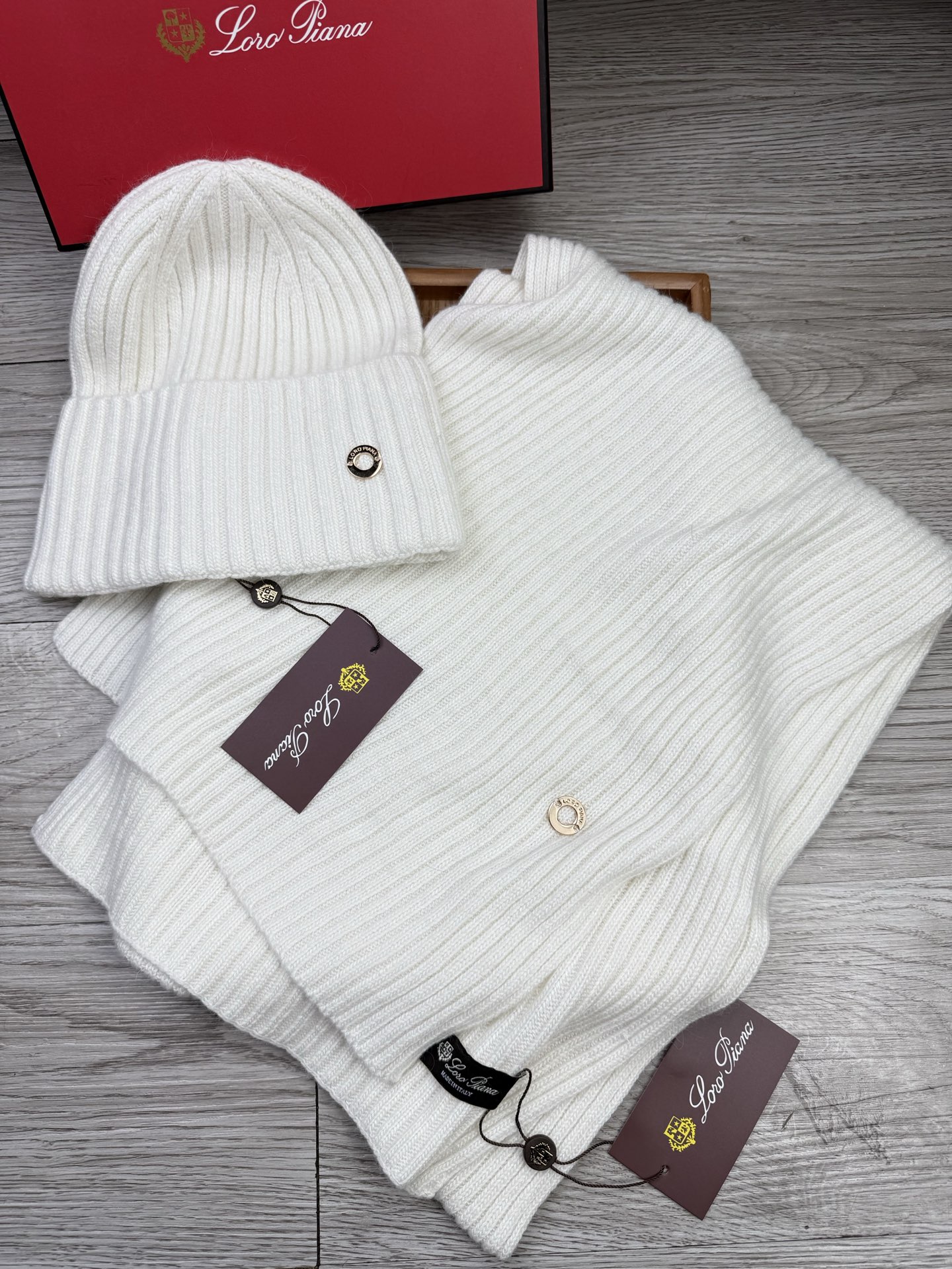 🌹。LP。【两件套-羊毛套装帽子】经典套装帽子！帽子➕围巾！70%羊毛+30%兔毛。暖暖哒超级舒服～冬日小姐姐减龄神器哦
