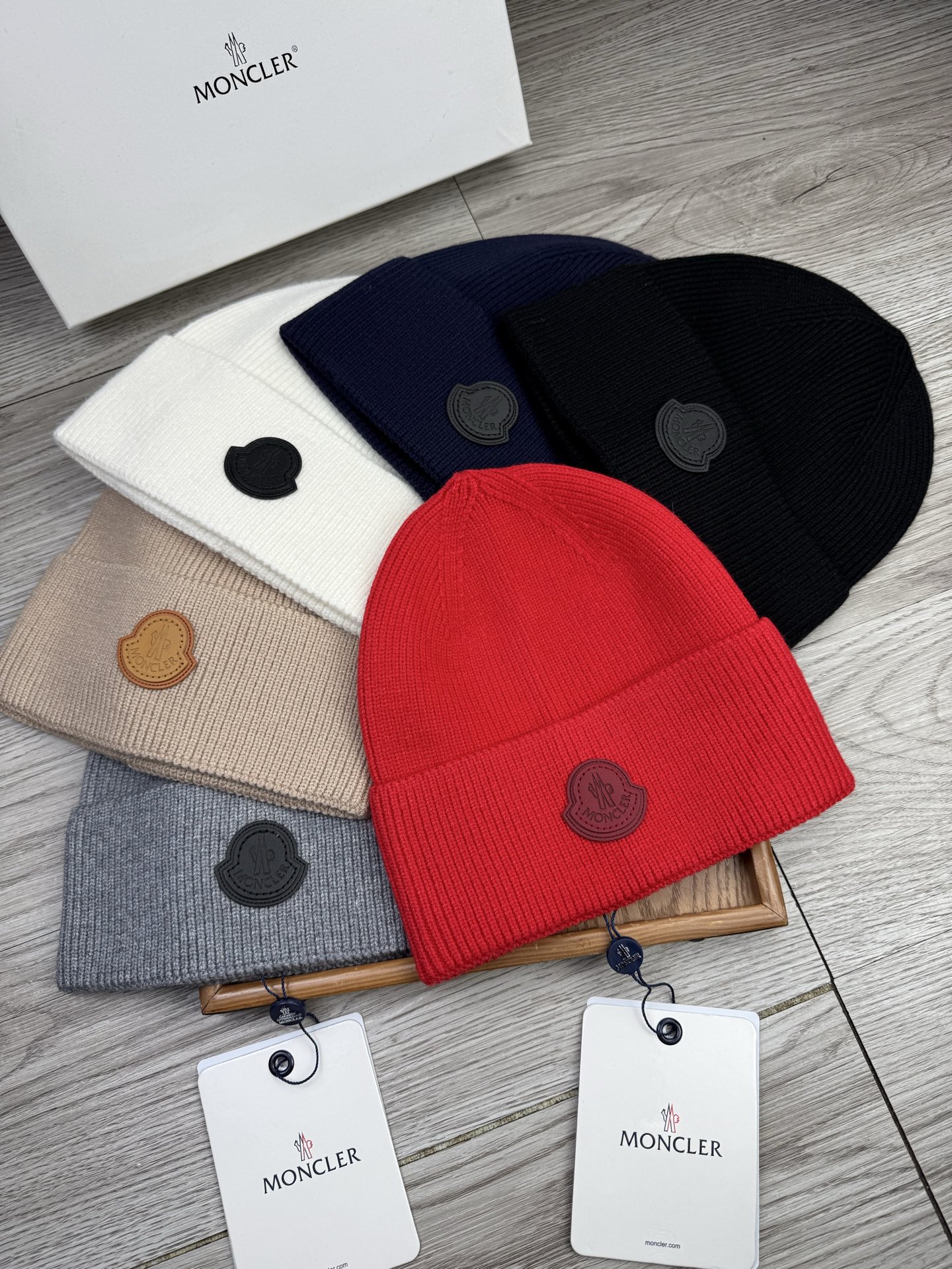 。蒙口。福利！【细毛线针织单帽】新款上架，特别实惠的一个系列帽子，面料：细毛线。密度紧致！毛线针织面料手