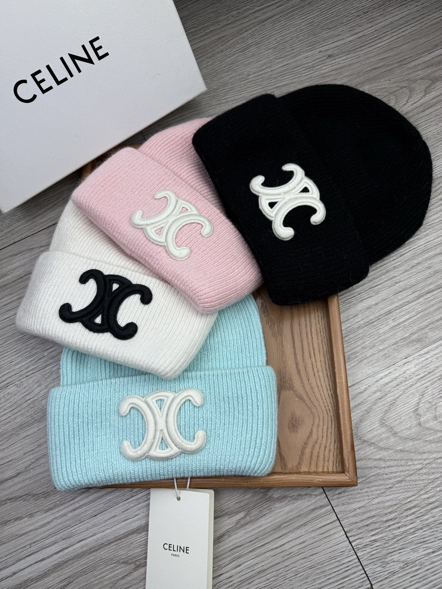 NO:580512,.Celine. [Wool single hat] Small wool provided by customer!  A precious collection of soul hats!  Colored yarn supplied by customers. Every color is very beautiful!  classic!  It feels soft and greasy. 70% wool and 30% rabbit hair. A combed lamb can only produce 30-40g of wool. Such a hat requires three or four lambs. Don’t compare it with ordinary hats on the market. Is the yarn supplied by customers good? The market products are incomparable!  The materials are top-notch and luxurious. This is the charm of the product. It is easy to get in and out of the counter. If you come to the mixed counter, you will definitely buy it. I love the plain color and every color. And it is durable!  It can be worn by men, women and children!  When you see the real thing, you can beautify it ~ hats, bucket hats, baseball caps, knitted hats, hats, celine, espadrilles, hats19860909.赛琳.【羊毛单帽】客供小羊毛！珍贵典藏的灵魂帽子！客供色纱.每个颜色都非常好看！经典！手感软腻.70羊毛30兔毛.一只小羊精梳过的小羊仅能产出30-40g的羊毛.这么一个帽子得三四只小羊.不要拿市面上普通帽子冒充相比.客供的纱线好吗.市场货没得比！用料顶级奢华这就是产品的魅力.轻松出入专柜.混专柜的来必收.素色每个颜色都爱.而且美耐级了！男女老少均可用佩戴！见到实物你们能美化了～帽子渔夫帽棒球帽针织帽,帽子,celine,espadrilles,hats,hat