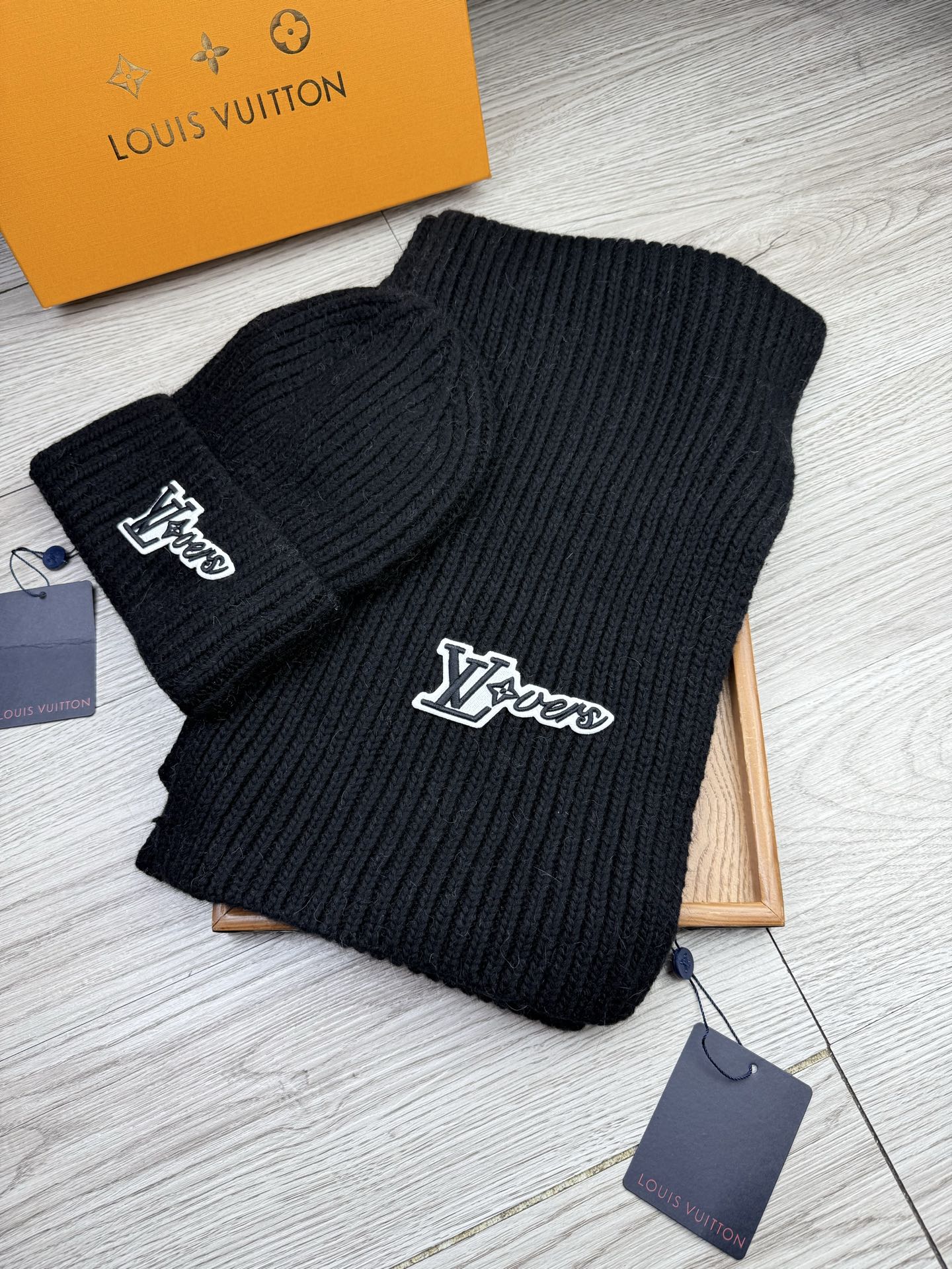 🌹。L家。【两件套-羊毛套装帽子】经典套装帽子！帽子➕围巾！70%羊毛+30%兔毛。暖暖哒超级舒服～冬日小姐姐减龄神器哦