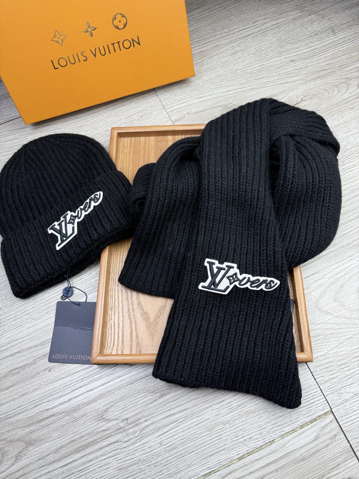 🌹。L家。【两件套-羊毛套装帽子】经典套装帽子！帽子➕围巾！70%羊毛+30%兔毛。暖暖哒超级舒服～冬日小姐姐减龄神器哦