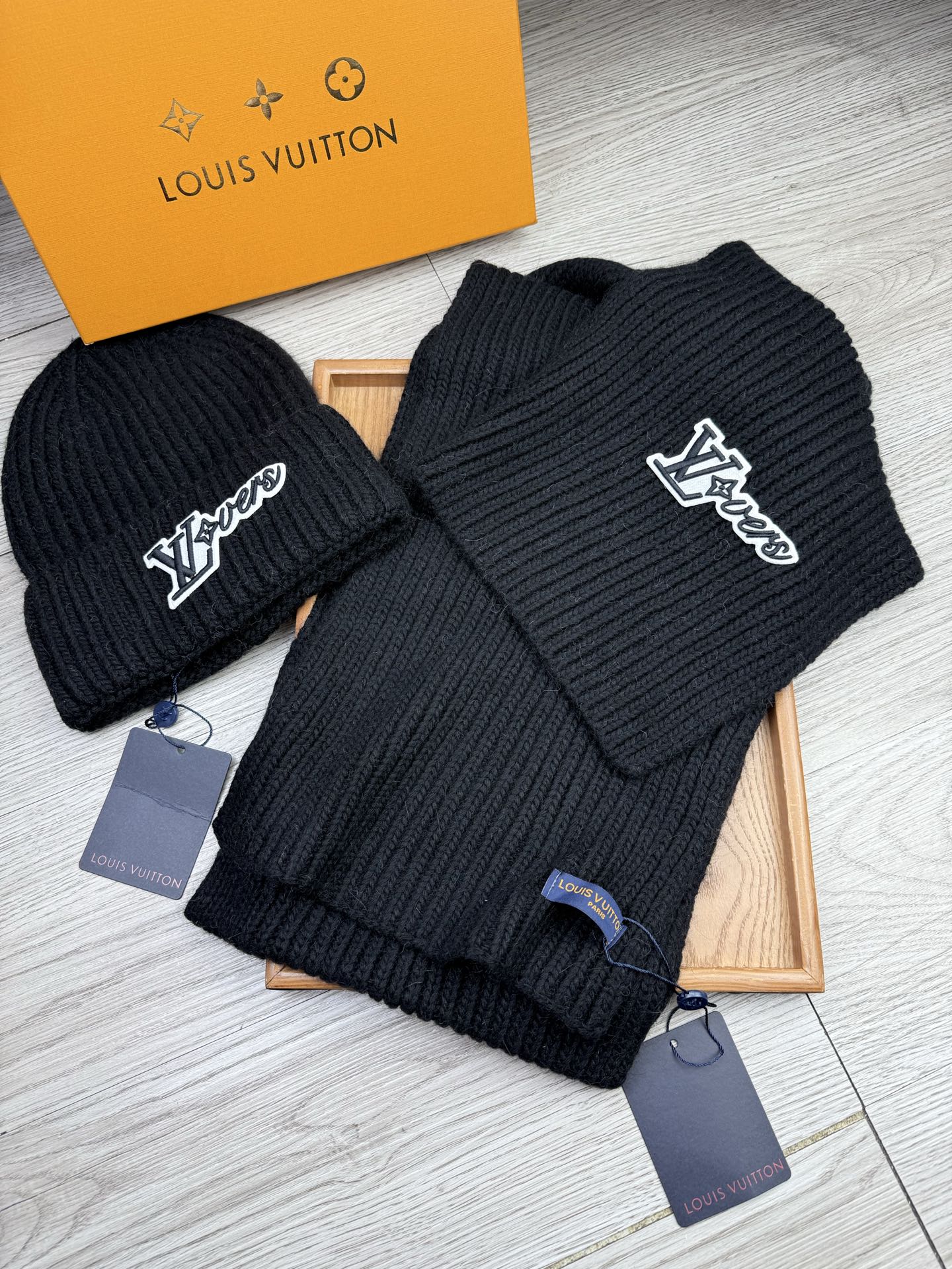🌹。L家。【两件套-羊毛套装帽子】经典套装帽子！帽子➕围巾！70%羊毛+30%兔毛。暖暖哒超级舒服～冬日小姐姐减龄神器哦