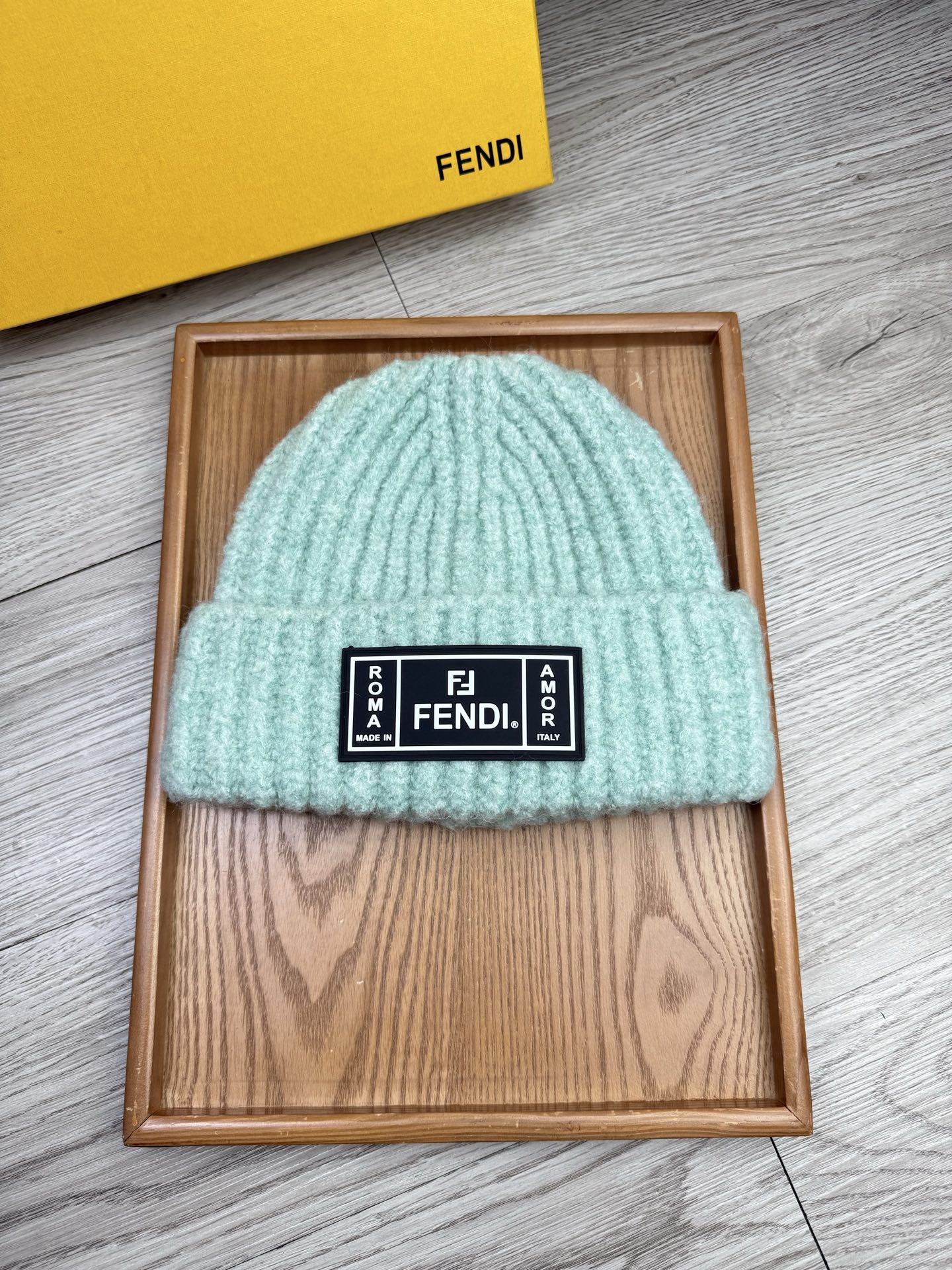 。F家。福利！【细毛线针织单帽】新款上架，特别实惠的一个系列帽子，面料：细毛线。密度紧致！毛线针织面料手