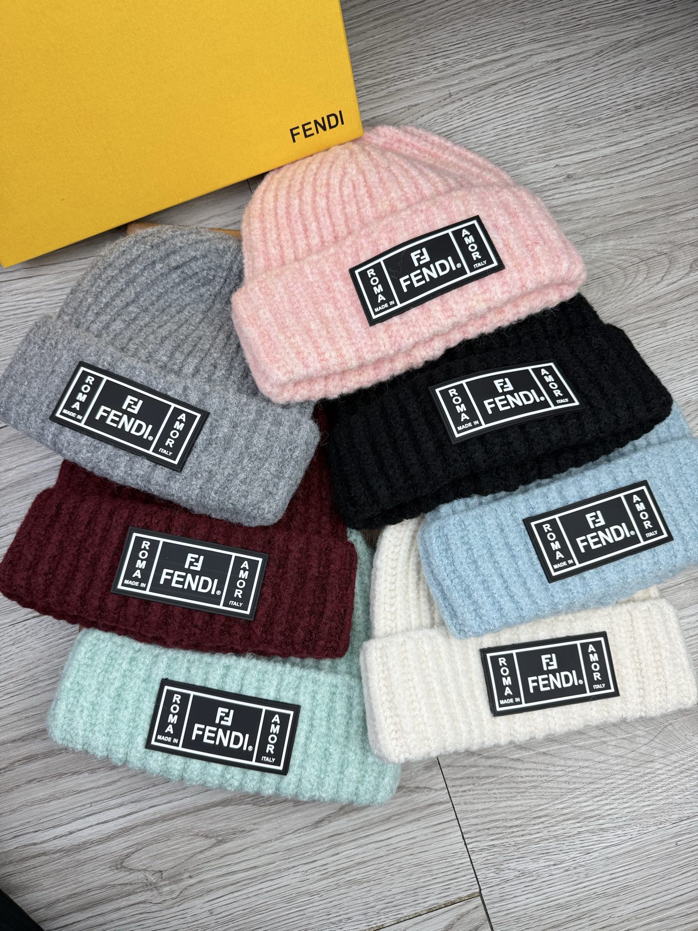 。F家。福利！【细毛线针织单帽】新款上架，特别实惠的一个系列帽子，面料：细毛线。密度紧致！毛线针织面料手