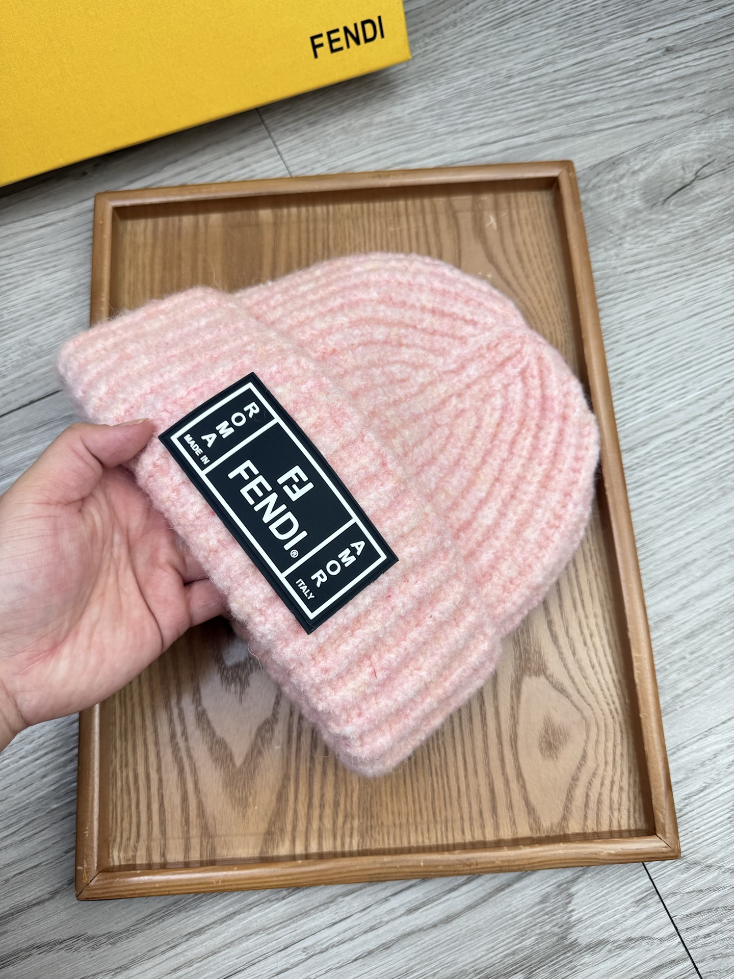 。F家。福利！【细毛线针织单帽】新款上架，特别实惠的一个系列帽子，面料：细毛线。密度紧致！毛线针织面料手