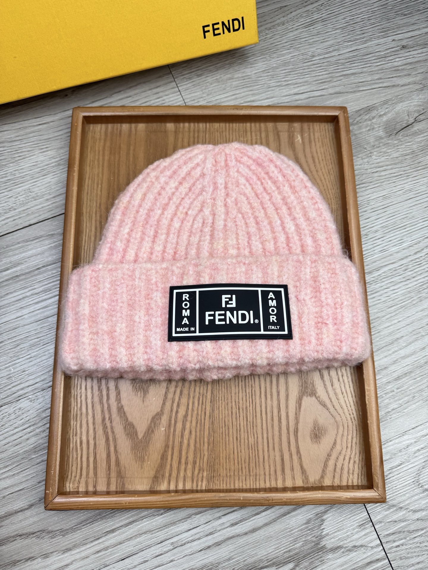 。F家。福利！【细毛线针织单帽】新款上架，特别实惠的一个系列帽子，面料：细毛线。密度紧致！毛线针织面料手