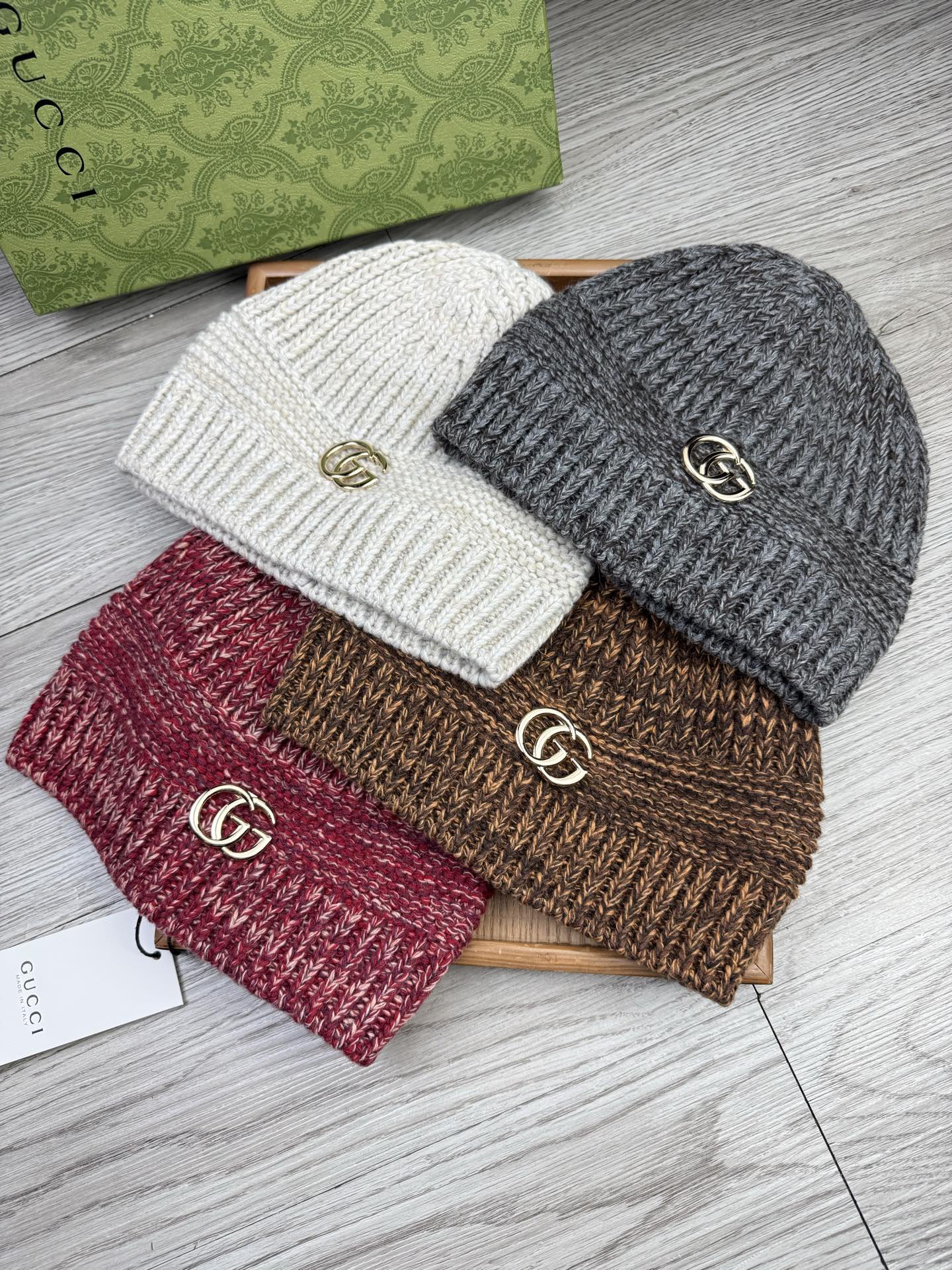 NO:580498,Special offer.G home.Benefits!  [Fine wool knitted single hat] New style is on the shelves, a particularly affordable series of hats, the fabric is fine wool. The density is tight!  Wool knitted fabric feels comfortable and breathable!  Fashionable and chic!  A must-have item for going out on the street, age-reducing, fashionable, and very generous!  The shape of the hat is very nice!  And the price is very beautiful!  It’s a great item to give as a gift or for personal use!  !  Complete trademark hangtags!  !  There are many styles and colors!  Hats bucket hat, baseball cap, knitted hat, hat, gucci, espadrilles, hats19860909特价.G家.福利！【细毛线针织单帽】新款上架,特别实惠的一个系列帽子,面料细毛线.密度紧致！毛线针织面料手感舒适透气性好！款式新颖别致！出街必备单品,减龄又时尚,非常大方！帽型特别好看！而且价格非常美丽！送人自用都是非常不错的一款单品哦！！商标吊牌齐全！！款式多多,颜色多多！帽子渔夫帽棒球帽针织帽,帽子,gucci,espadrilles,hats,hat