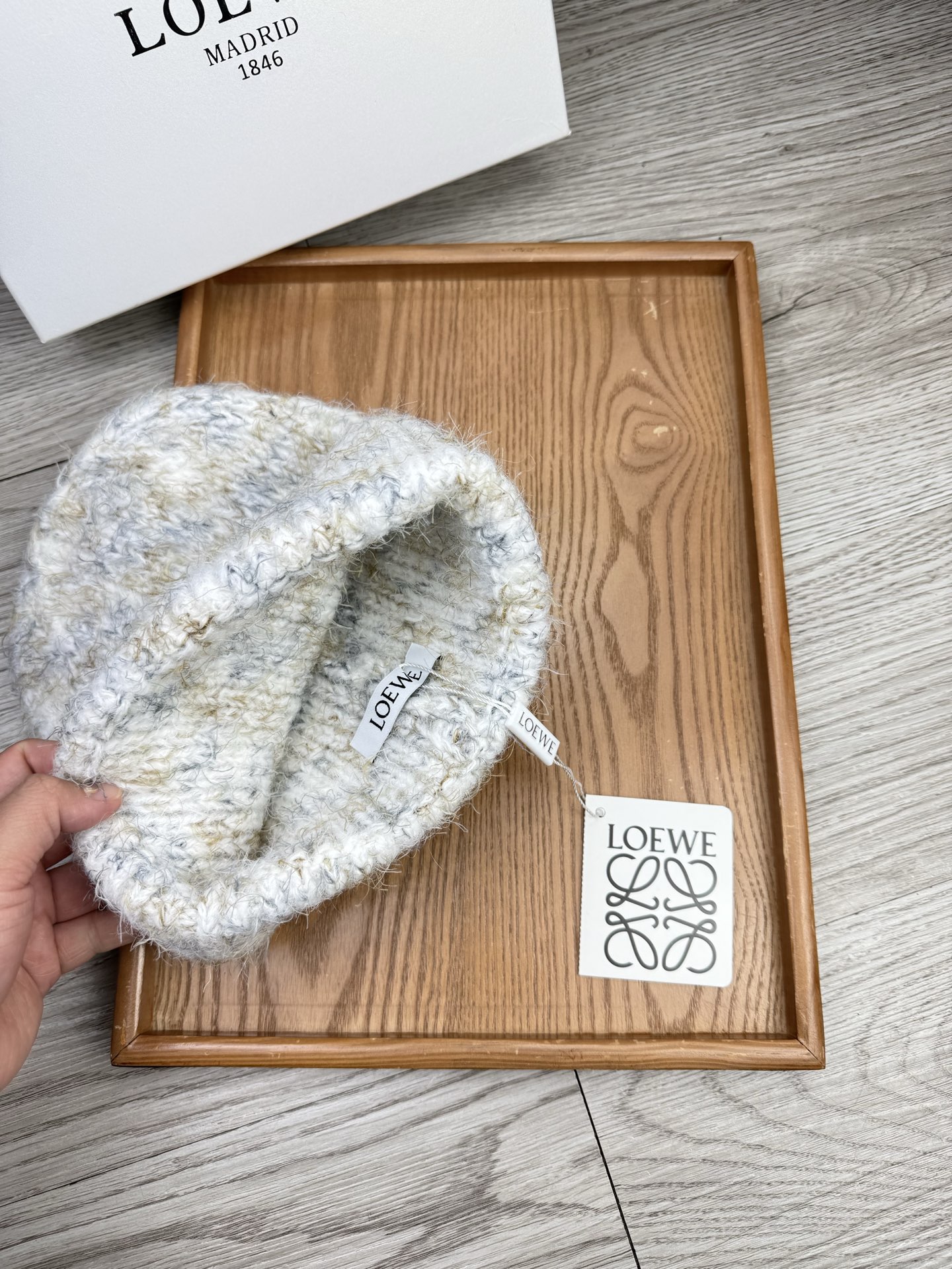 。Loewe。福利！【细毛线针织单帽】新款上架，特别实惠的一个系列帽子，面料：细毛线。密度紧致！毛线针织