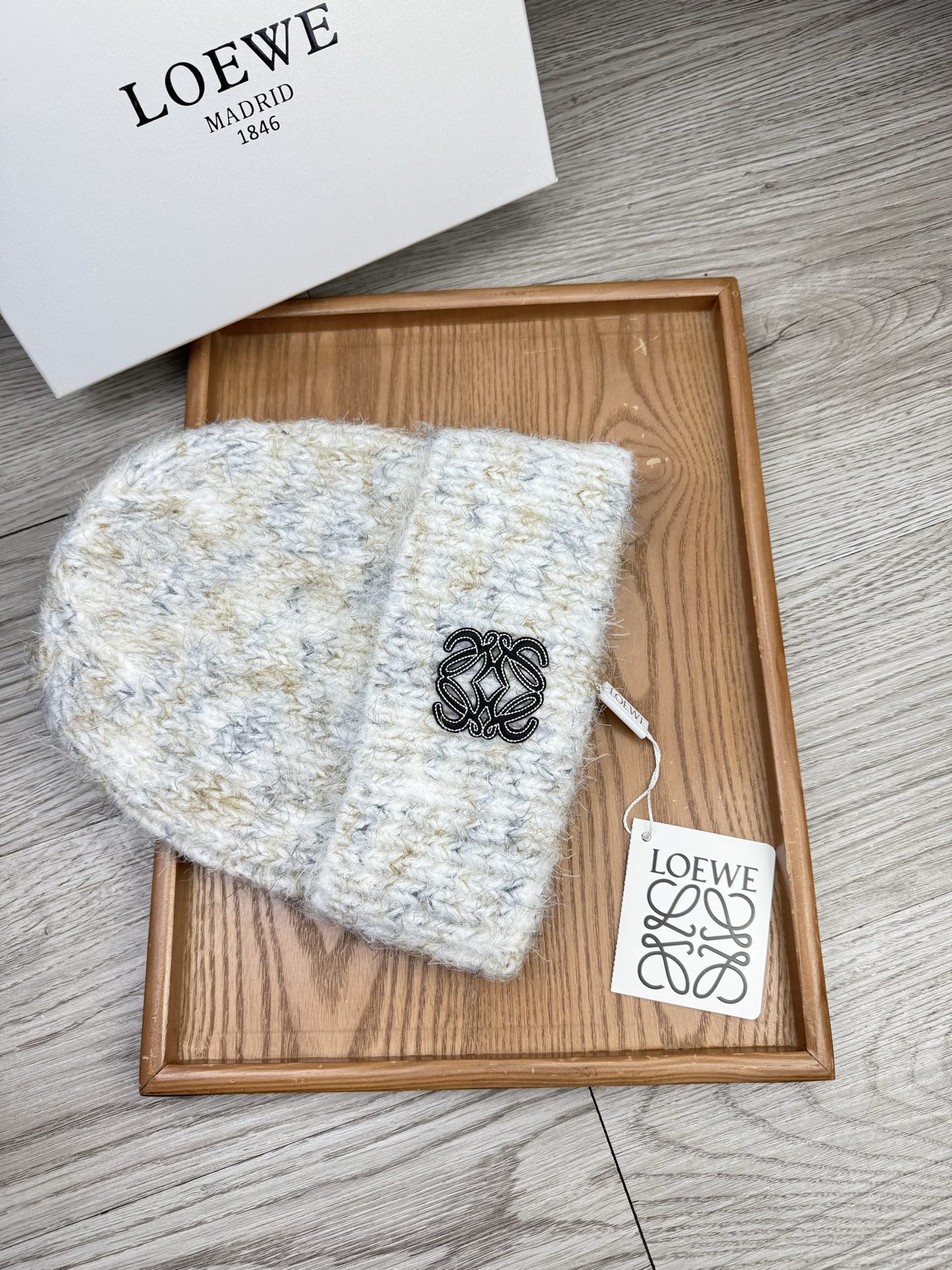 。Loewe。福利！【细毛线针织单帽】新款上架，特别实惠的一个系列帽子，面料：细毛线。密度紧致！毛线针织