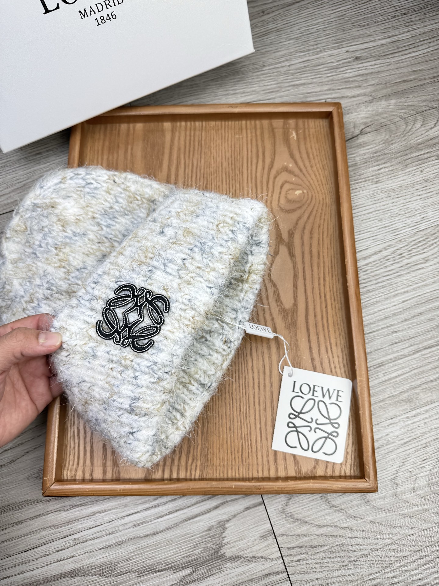 。Loewe。福利！【细毛线针织单帽】新款上架，特别实惠的一个系列帽子，面料：细毛线。密度紧致！毛线针织