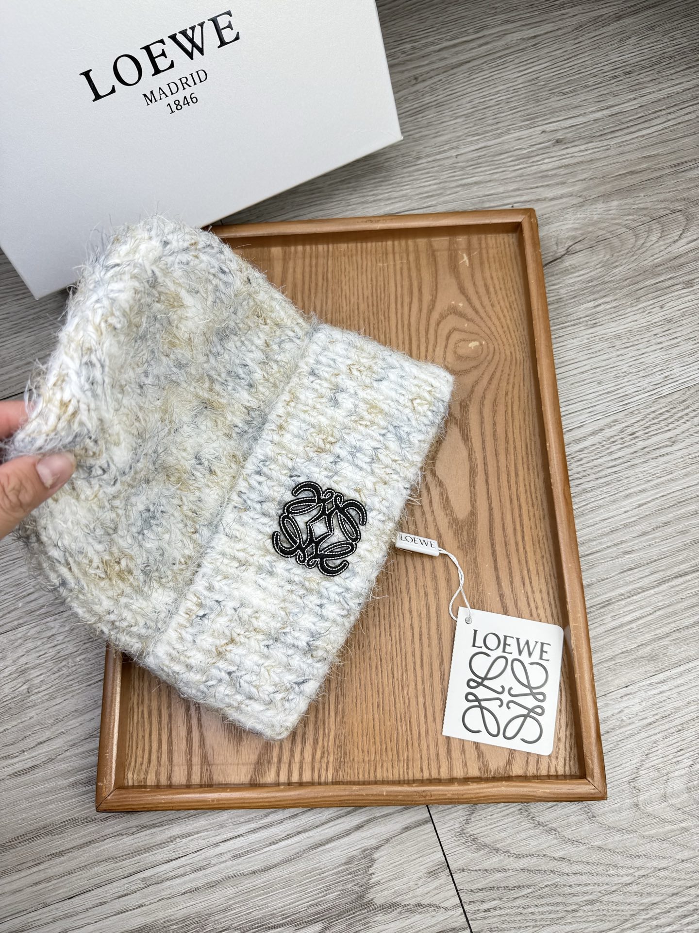 。Loewe。福利！【细毛线针织单帽】新款上架，特别实惠的一个系列帽子，面料：细毛线。密度紧致！毛线针织