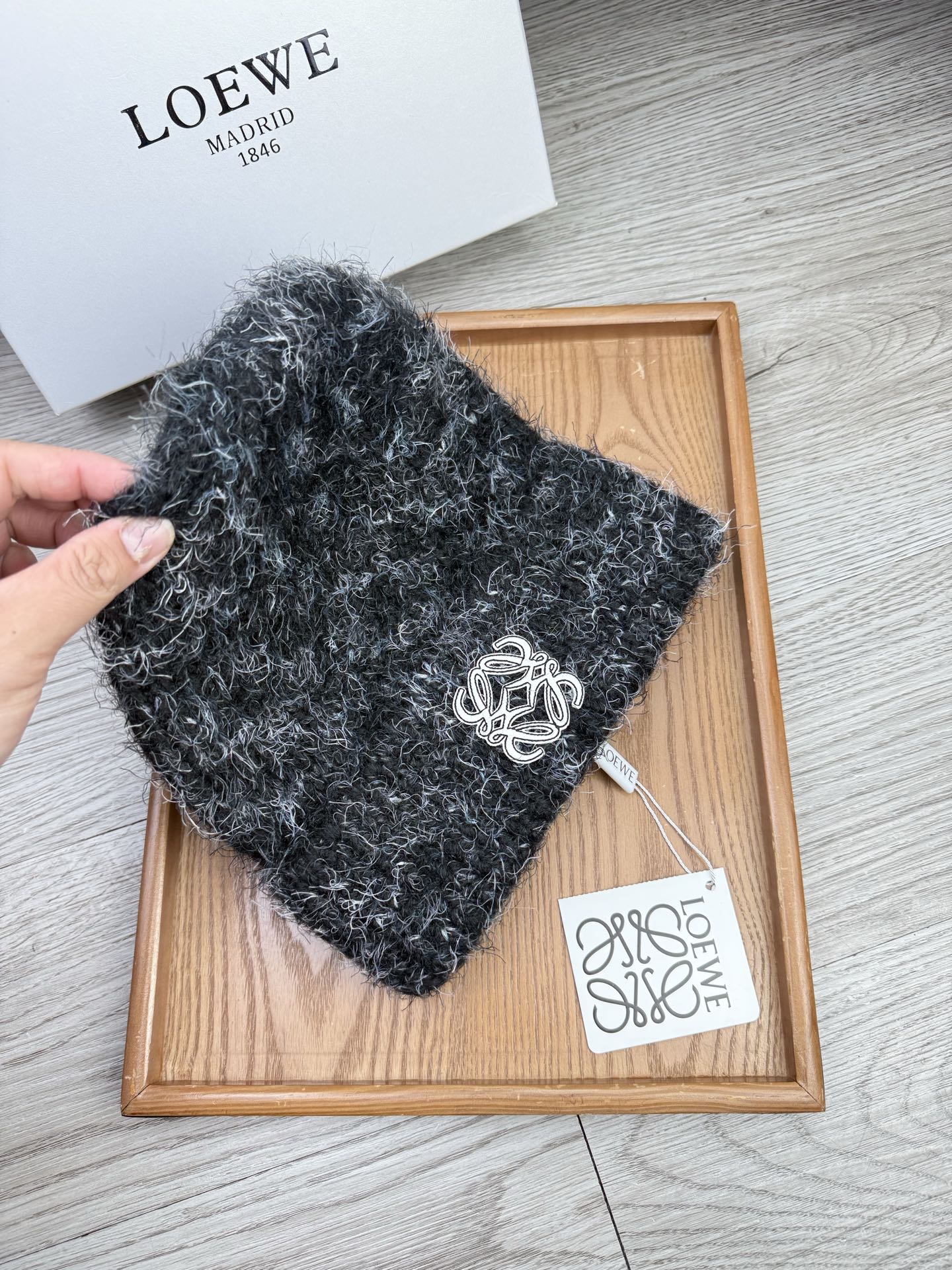 。Loewe。福利！【细毛线针织单帽】新款上架，特别实惠的一个系列帽子，面料：细毛线。密度紧致！毛线针织