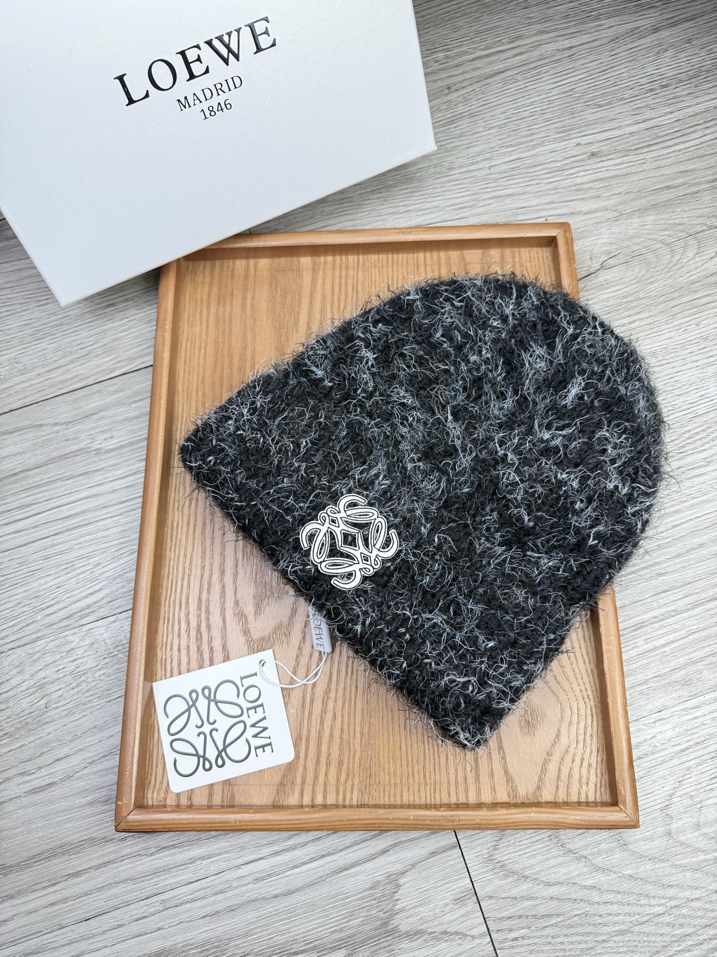 。Loewe。福利！【细毛线针织单帽】新款上架，特别实惠的一个系列帽子，面料：细毛线。密度紧致！毛线针织