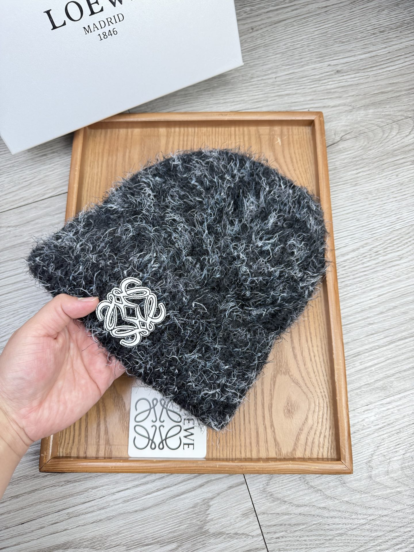 。Loewe。福利！【细毛线针织单帽】新款上架，特别实惠的一个系列帽子，面料：细毛线。密度紧致！毛线针织