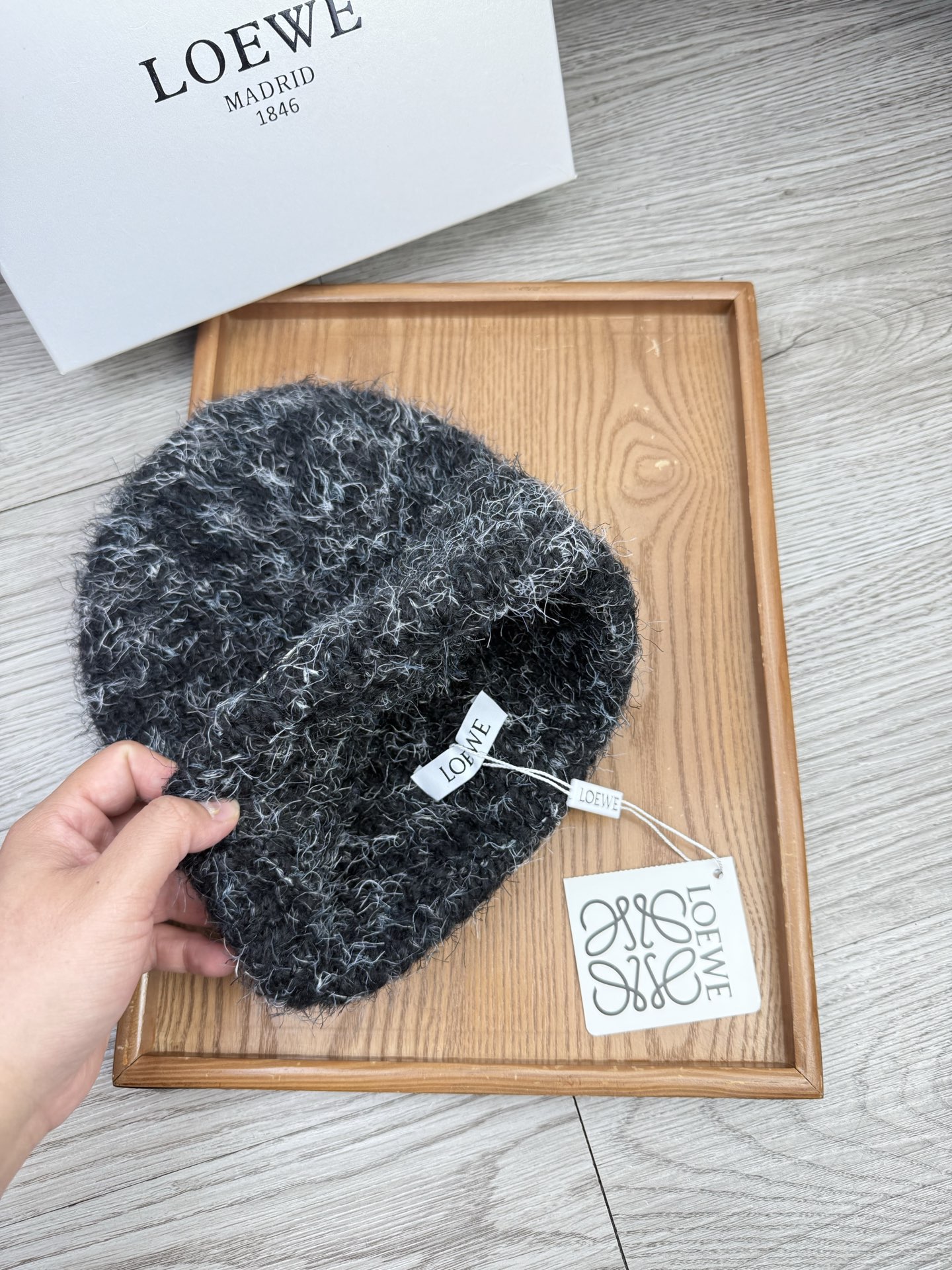 。Loewe。福利！【细毛线针织单帽】新款上架，特别实惠的一个系列帽子，面料：细毛线。密度紧致！毛线针织