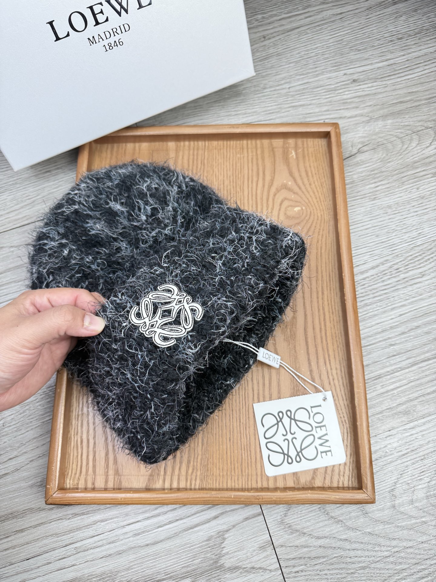 。Loewe。福利！【细毛线针织单帽】新款上架，特别实惠的一个系列帽子，面料：细毛线。密度紧致！毛线针织