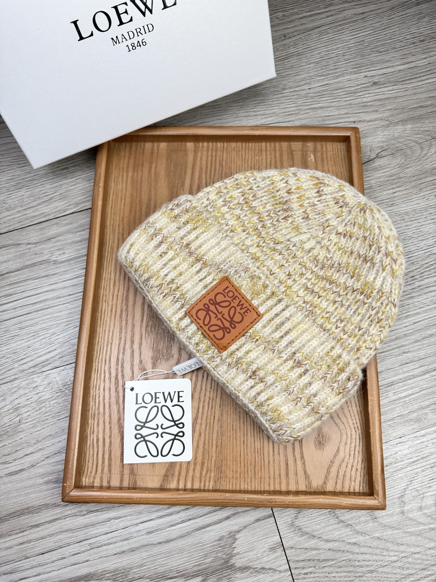 。Loewe。福利！【细毛线针织单帽】新款上架，特别实惠的一个系列帽子，面料：细毛线。密度紧致！毛线针织