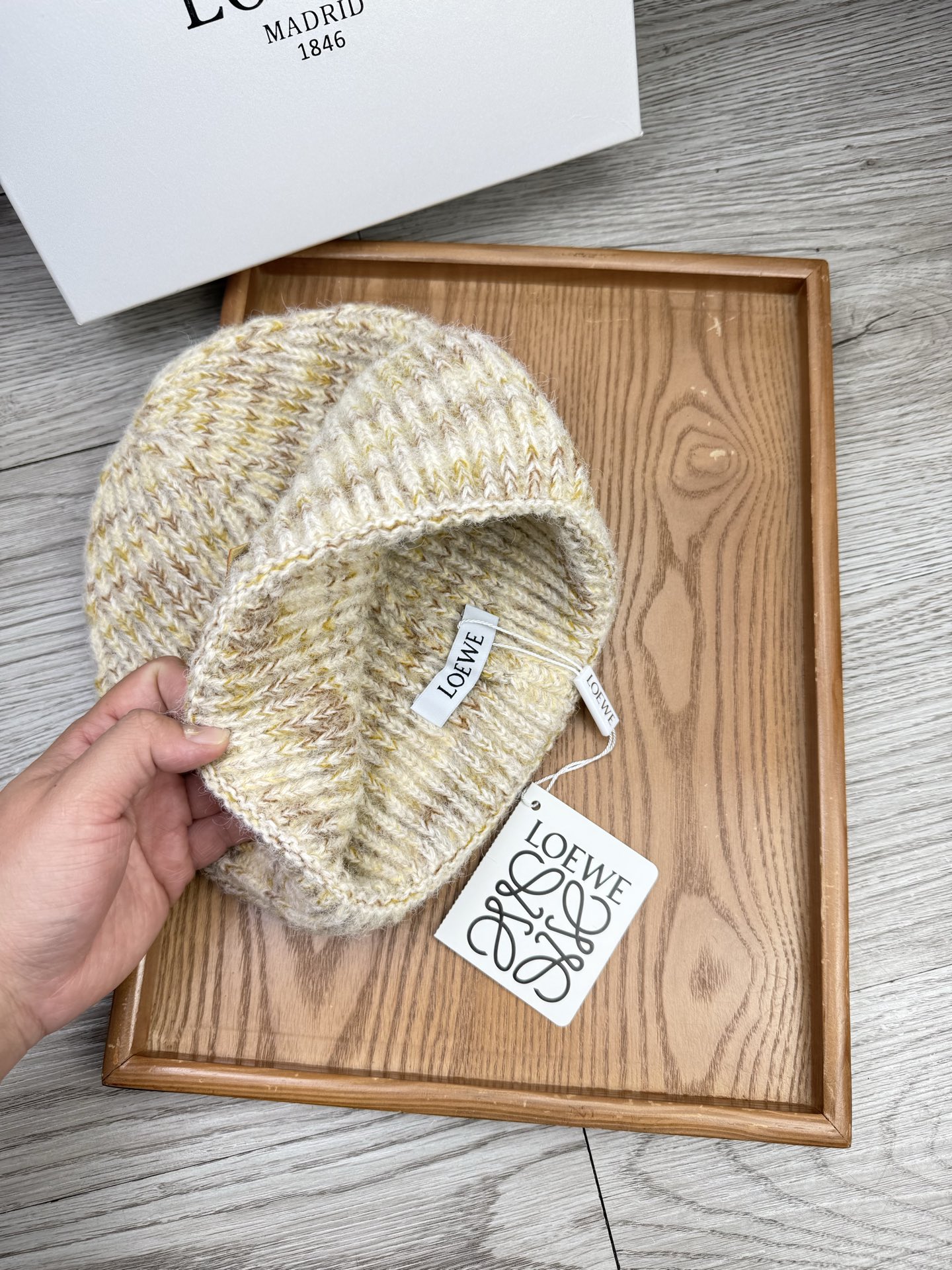 。Loewe。福利！【细毛线针织单帽】新款上架，特别实惠的一个系列帽子，面料：细毛线。密度紧致！毛线针织