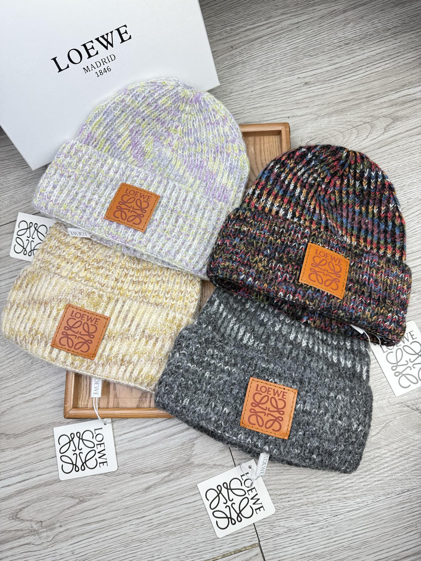 NO:580502,Special offer.Loewe.Benefits!  [Fine wool knitted single hat] New style is on the shelves, a particularly affordable series of hats, the fabric is fine wool. The density is tight!  Wool knitted fabric feels comfortable and breathable!  Fashionable and chic!  A must-have item for going out on the street, age-reducing, fashionable, and very generous!  The shape of the hat is very nice!  And the price is very beautiful!  It’s a great item to give as a gift or for personal use!  !  Complete trademark hangtags!  !  There are many styles and colors!  Hats, bucket hats, baseball caps, knitted hats, hats, loewe, espadrilles, hats19860909特价.Loewe.福利！【细毛线针织单帽】新款上架,特别实惠的一个系列帽子,面料细毛线.密度紧致！毛线针织面料手感舒适透气性好！款式新颖别致！出街必备单品,减龄又时尚,非常大方！帽型特别好看！而且价格非常美丽！送人自用都是非常不错的一款单品哦！！商标吊牌齐全！！款式多多,颜色多多！帽子渔夫帽棒球帽针织帽,帽子,loewe,espadrilles,hats,hat