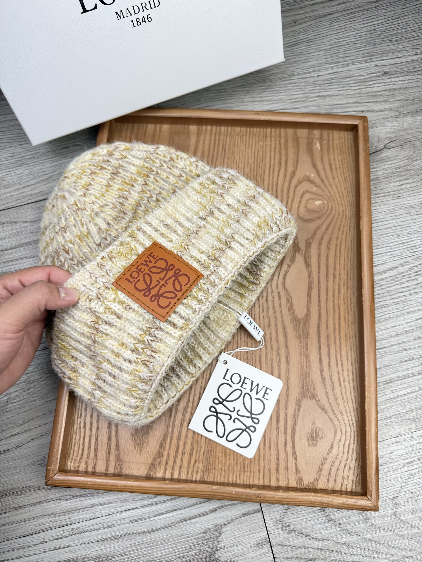 。Loewe。福利！【细毛线针织单帽】新款上架，特别实惠的一个系列帽子，面料：细毛线。密度紧致！毛线针织