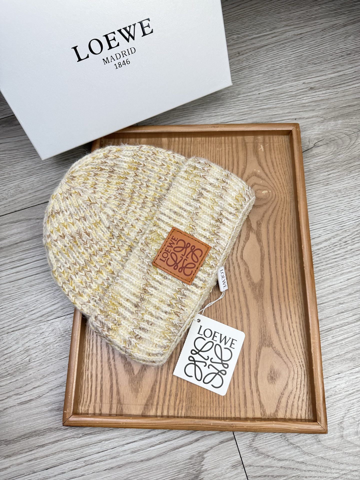 。Loewe。福利！【细毛线针织单帽】新款上架，特别实惠的一个系列帽子，面料：细毛线。密度紧致！毛线针织