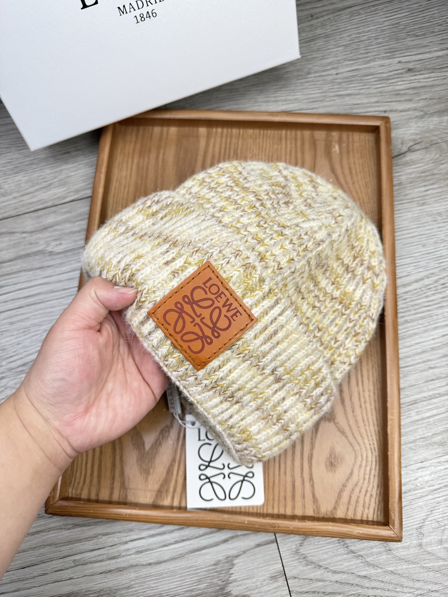 。Loewe。福利！【细毛线针织单帽】新款上架，特别实惠的一个系列帽子，面料：细毛线。密度紧致！毛线针织