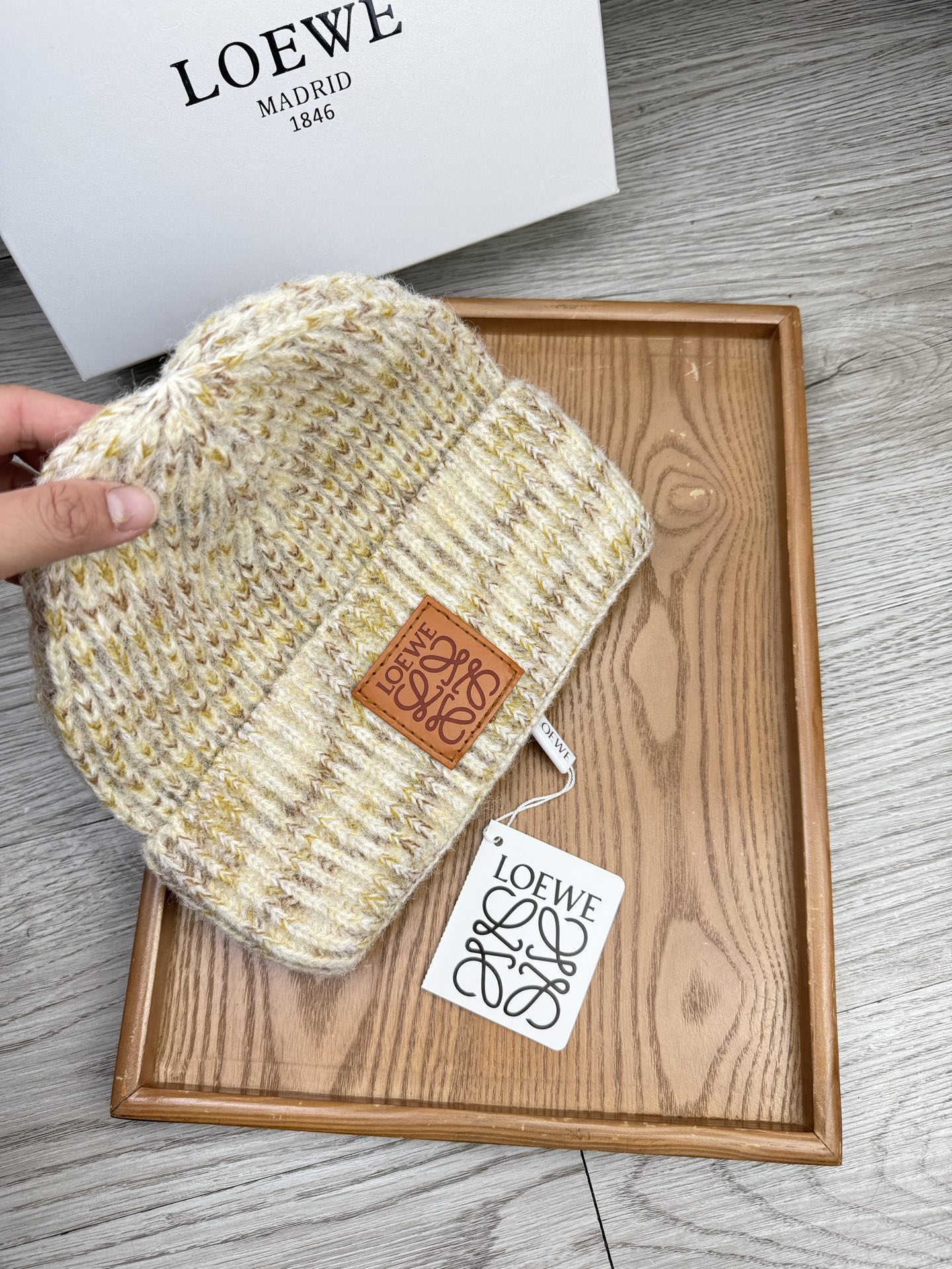 。Loewe。福利！【细毛线针织单帽】新款上架，特别实惠的一个系列帽子，面料：细毛线。密度紧致！毛线针织