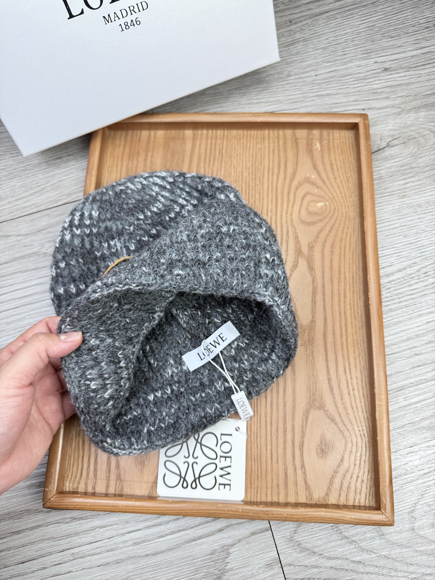。Loewe。福利！【细毛线针织单帽】新款上架，特别实惠的一个系列帽子，面料：细毛线。密度紧致！毛线针织