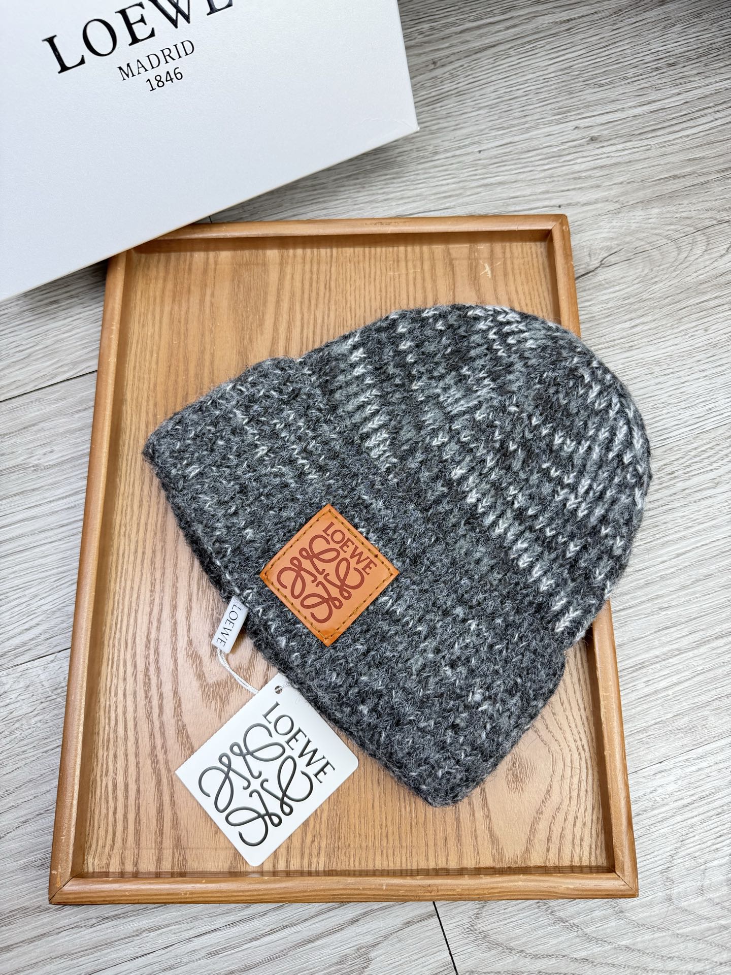 。Loewe。福利！【细毛线针织单帽】新款上架，特别实惠的一个系列帽子，面料：细毛线。密度紧致！毛线针织