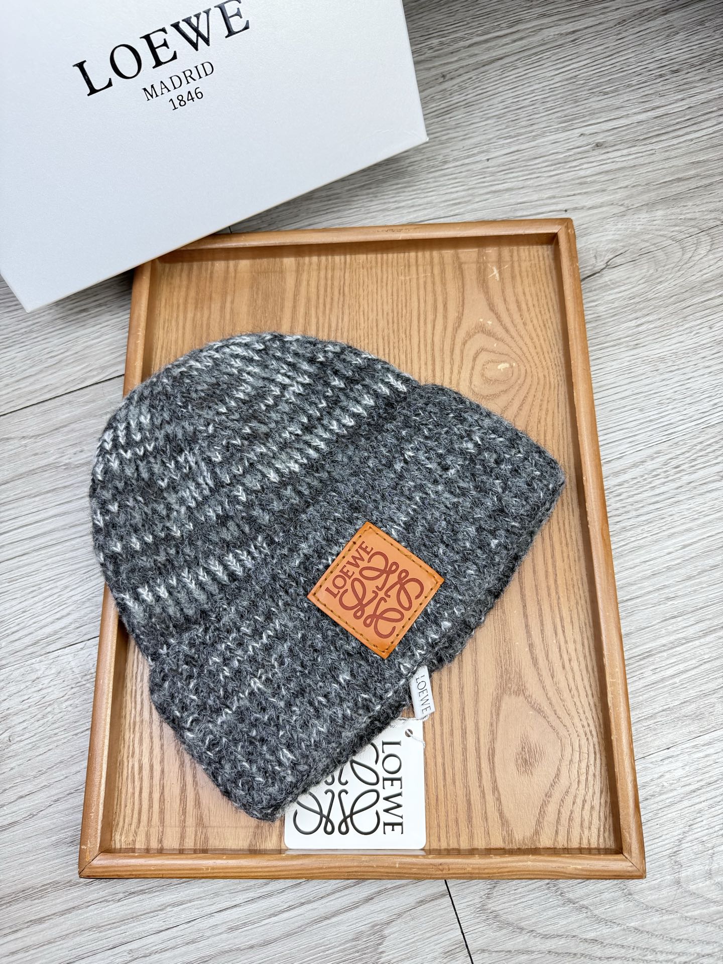 。Loewe。福利！【细毛线针织单帽】新款上架，特别实惠的一个系列帽子，面料：细毛线。密度紧致！毛线针织