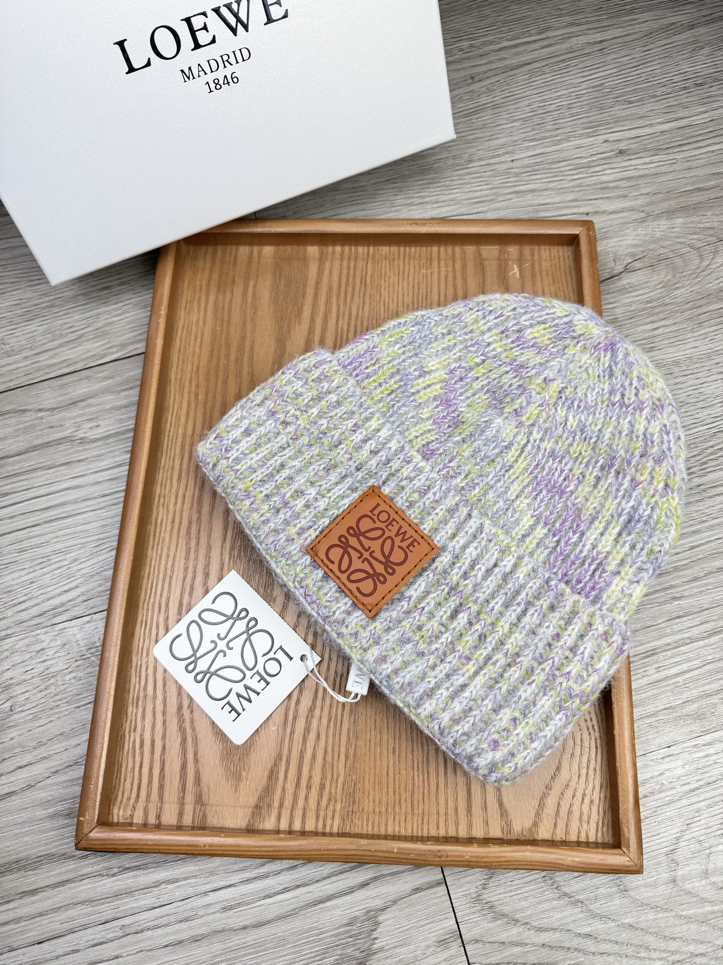 。Loewe。福利！【细毛线针织单帽】新款上架，特别实惠的一个系列帽子，面料：细毛线。密度紧致！毛线针织