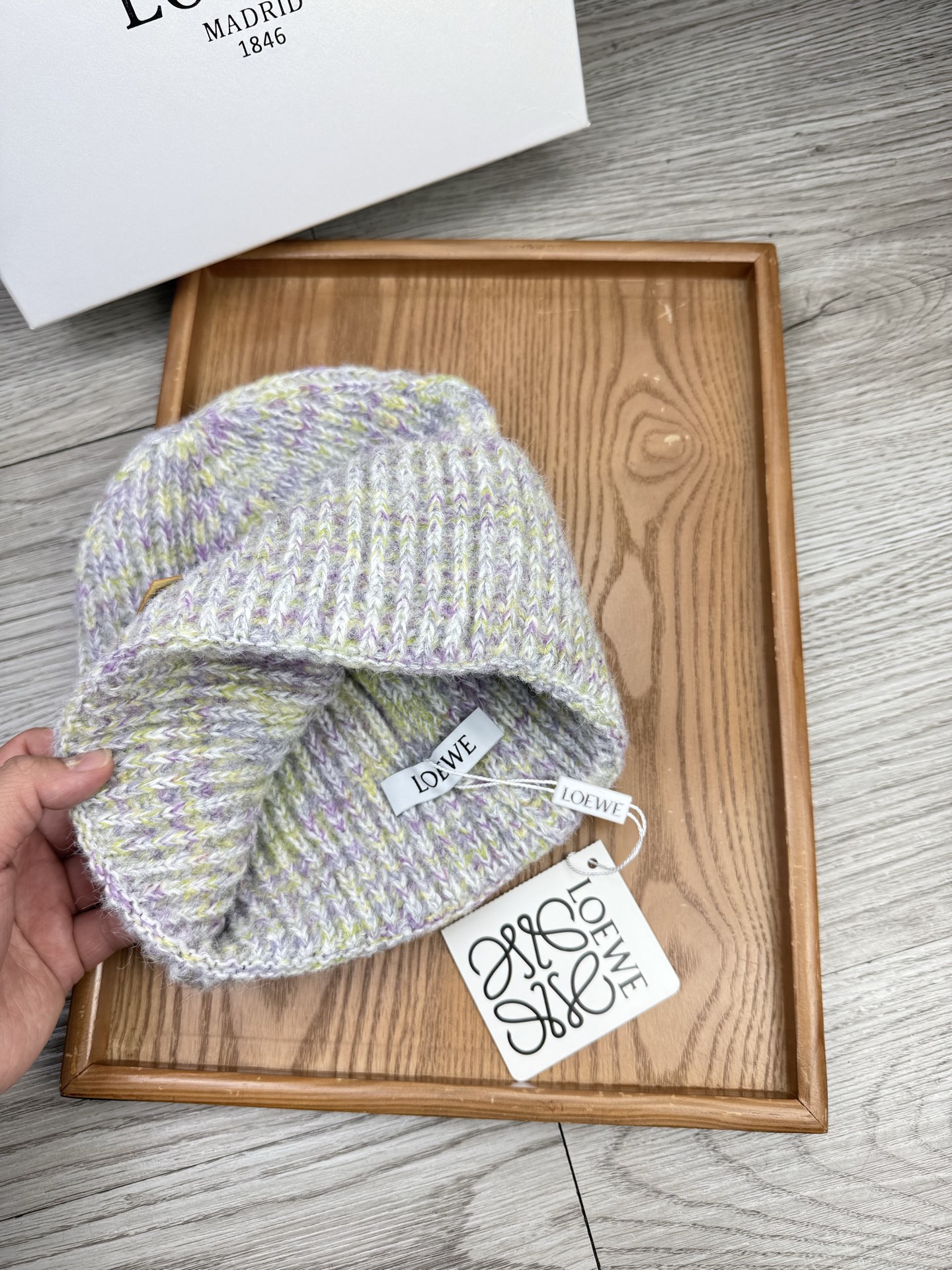 。Loewe。福利！【细毛线针织单帽】新款上架，特别实惠的一个系列帽子，面料：细毛线。密度紧致！毛线针织