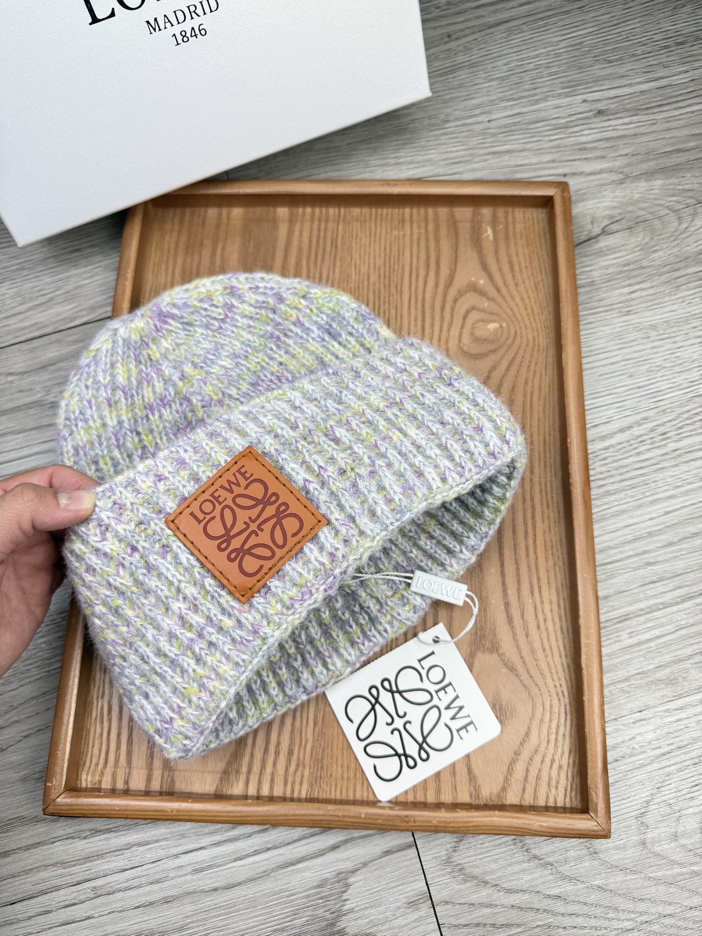 。Loewe。福利！【细毛线针织单帽】新款上架，特别实惠的一个系列帽子，面料：细毛线。密度紧致！毛线针织