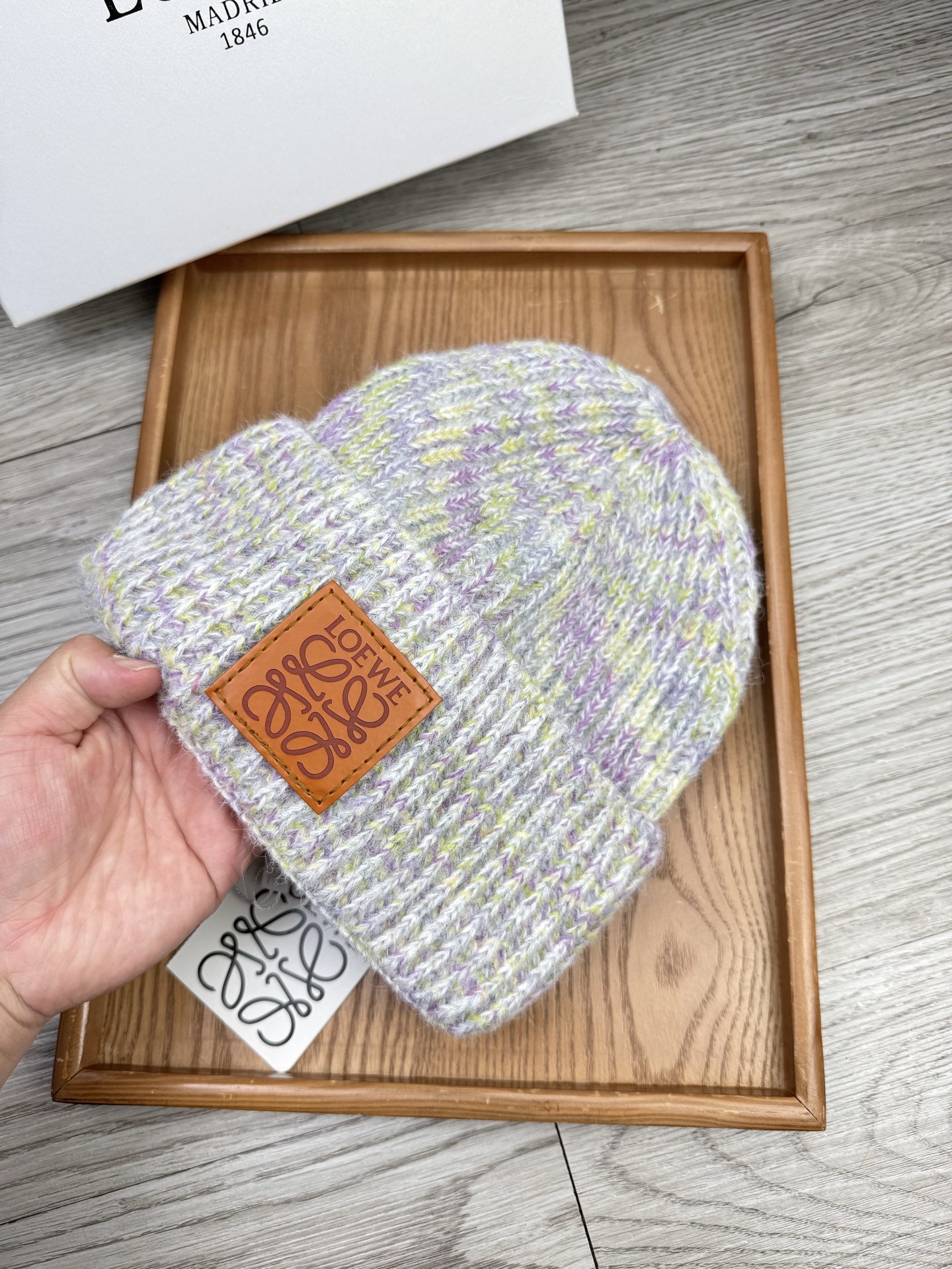 。Loewe。福利！【细毛线针织单帽】新款上架，特别实惠的一个系列帽子，面料：细毛线。密度紧致！毛线针织