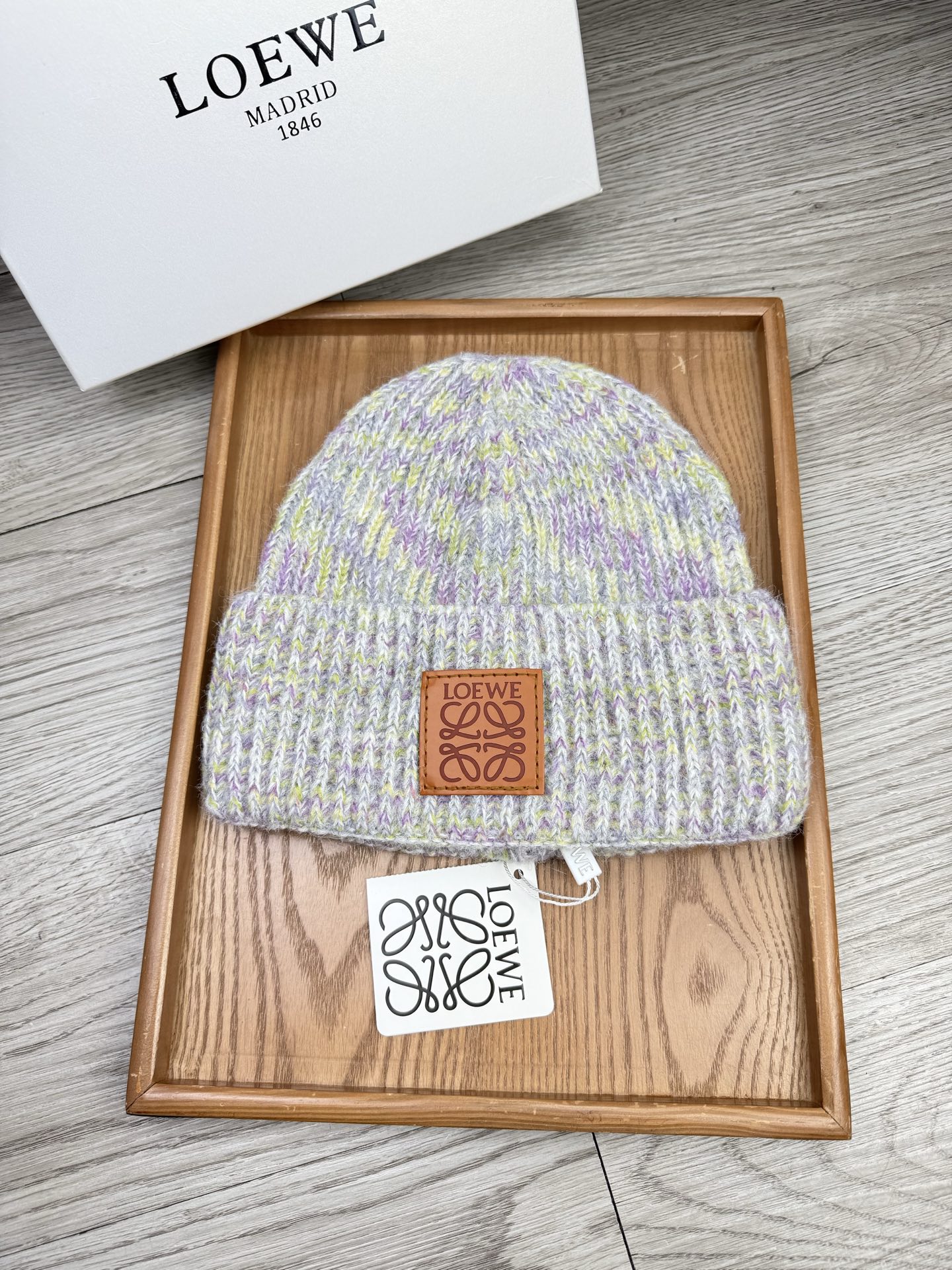 。Loewe。福利！【细毛线针织单帽】新款上架，特别实惠的一个系列帽子，面料：细毛线。密度紧致！毛线针织