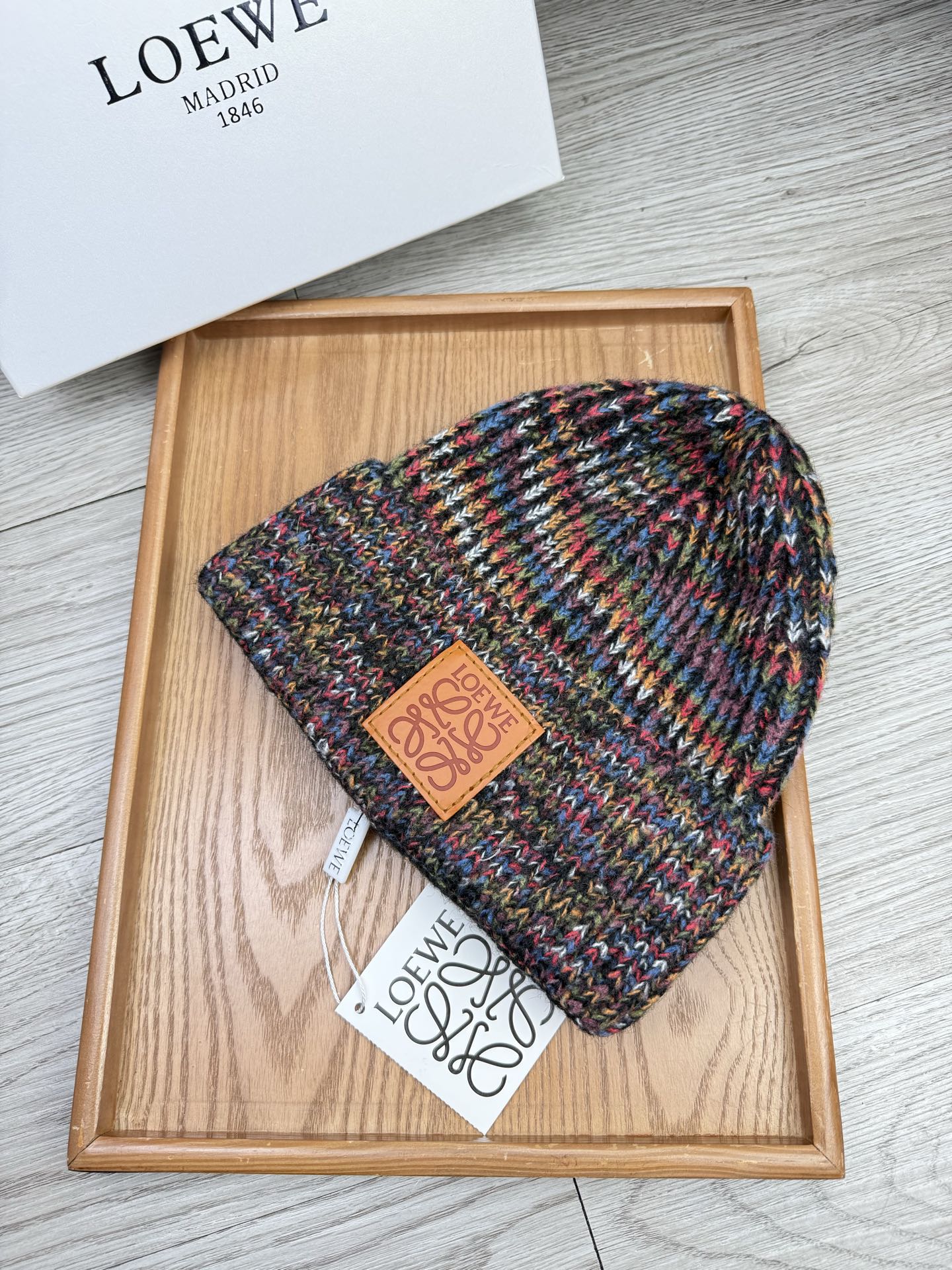 。Loewe。福利！【细毛线针织单帽】新款上架，特别实惠的一个系列帽子，面料：细毛线。密度紧致！毛线针织